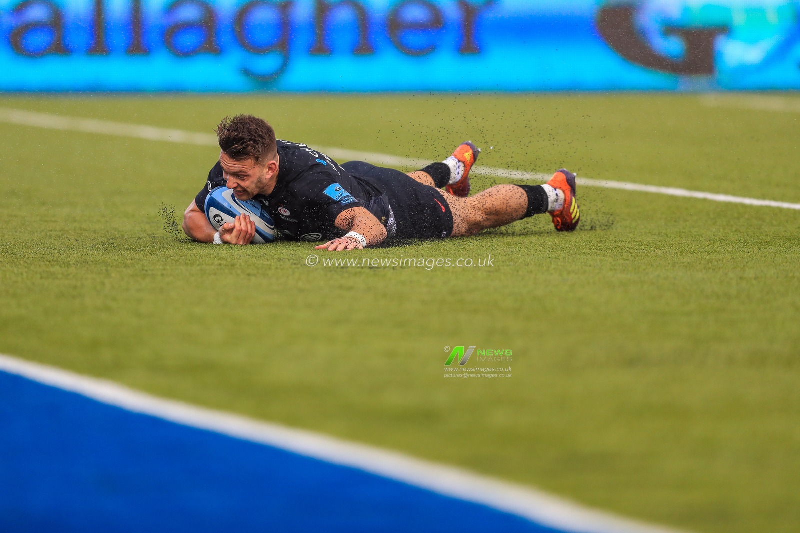 4th May 2019 , Allianz Park , London, England; Gallagher Premiership, Saracens vs Exeter Chiefs ; Alex Lewington (11) of Saracens scores a try to give Saracens the lead.


Credit: Georgie Kerr/News Images