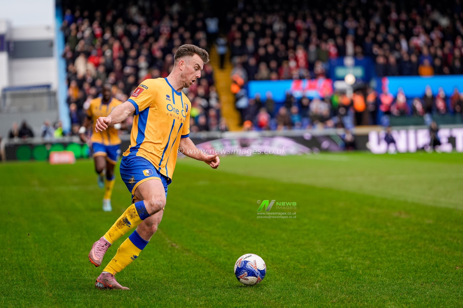 Rhys Oates of Mansfield Town makes a run with the ball  during the Emirates FA Cup fifth round match Mansfield Town vs Arsenal at One Call Stadium, Mansfield, United Kingdom on 07 March 2026

(Photo by Maynard Manyowa/News Images)