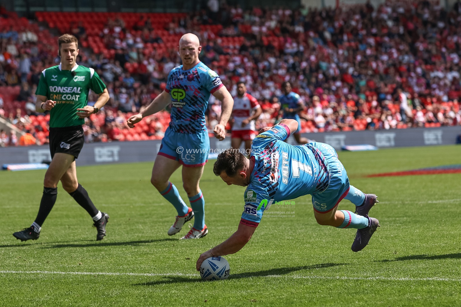 Harry Smith of Wigan Warriors goes over for a try during the Betfred Challenge Cup Semi-Final Hull KR v Wigan Warriors at Eco-Power Stadium, Doncaster, United Kingdom, 18th May 2024

(Photo by Mark Cosgrove/News Images)