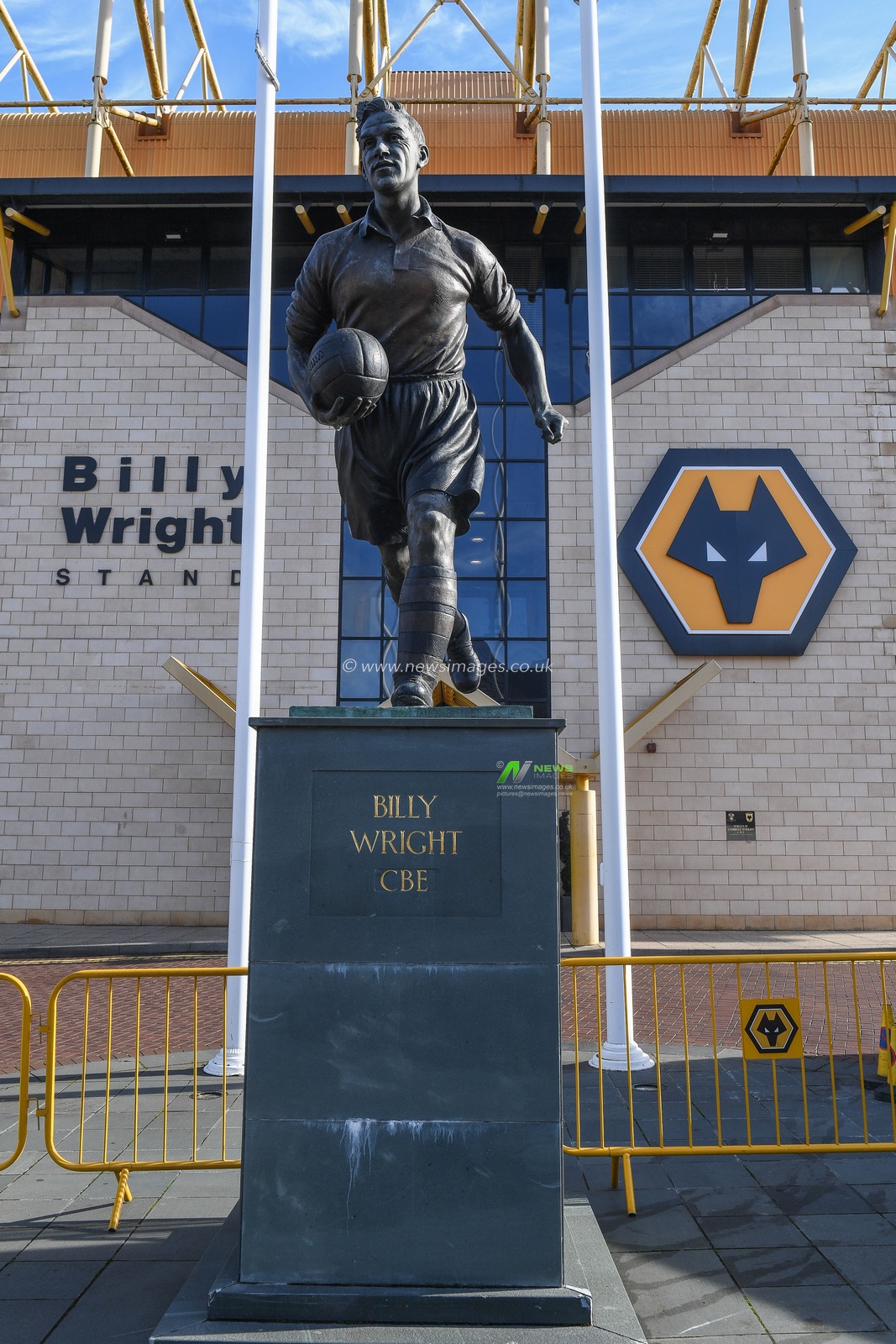 Billy Wright Statue General view of Molineux Stadium, Home of Wolverhampton Wanderers F.C.during the Premier League match Wolverhampton Wanderers vs Nottingham Forest at Molineux, Wolverhampton, United Kingdom, 15th October 2022

(Photo by Mike Jones/News Images)
