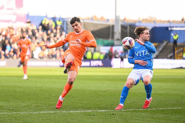Albie Morgan of Blackpool crosses the ball during the Sky Bet League 1 match Stockport County vs Blackpool at Edgeley Park Stadium, Stockport, United Kingdom, 1st March 2025

(Photo by Craig Thomas/News Images)