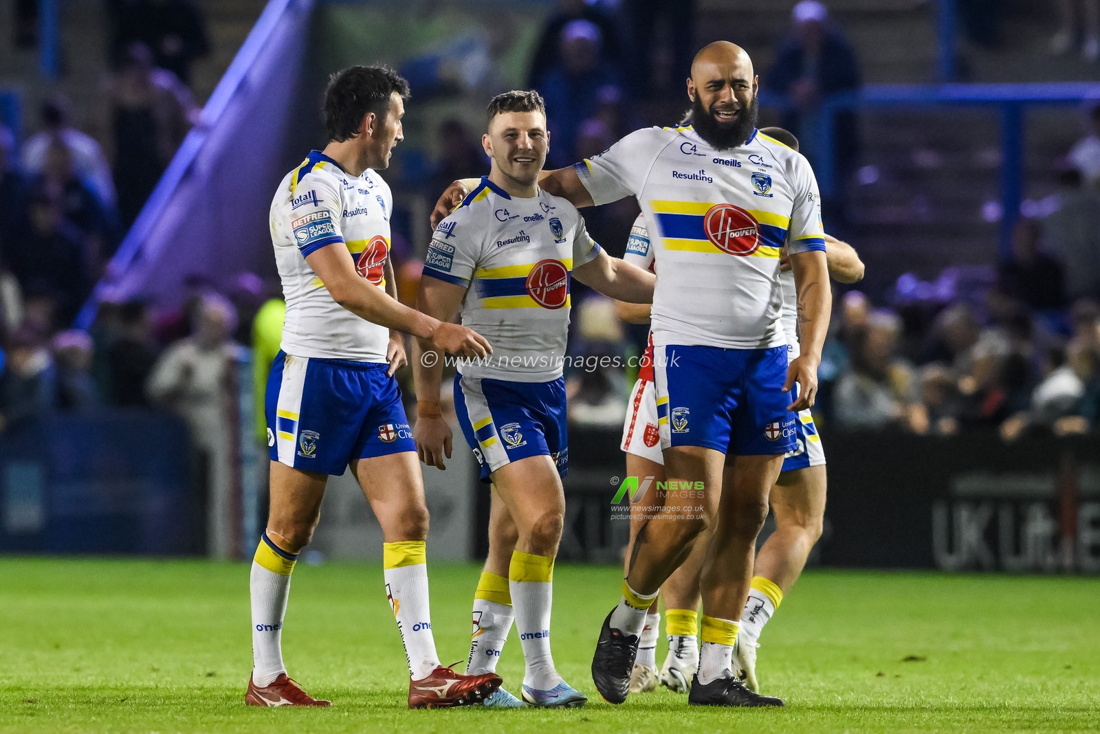 Warrington Wolves celebrate at the end of the Betfred Super League Round 12 match Warrington Wolves vs Hull KR at Halliwell Jones Stadium, Warrington, United Kingdom, 12th May 2023

(Photo by Craig Thomas/News Images)