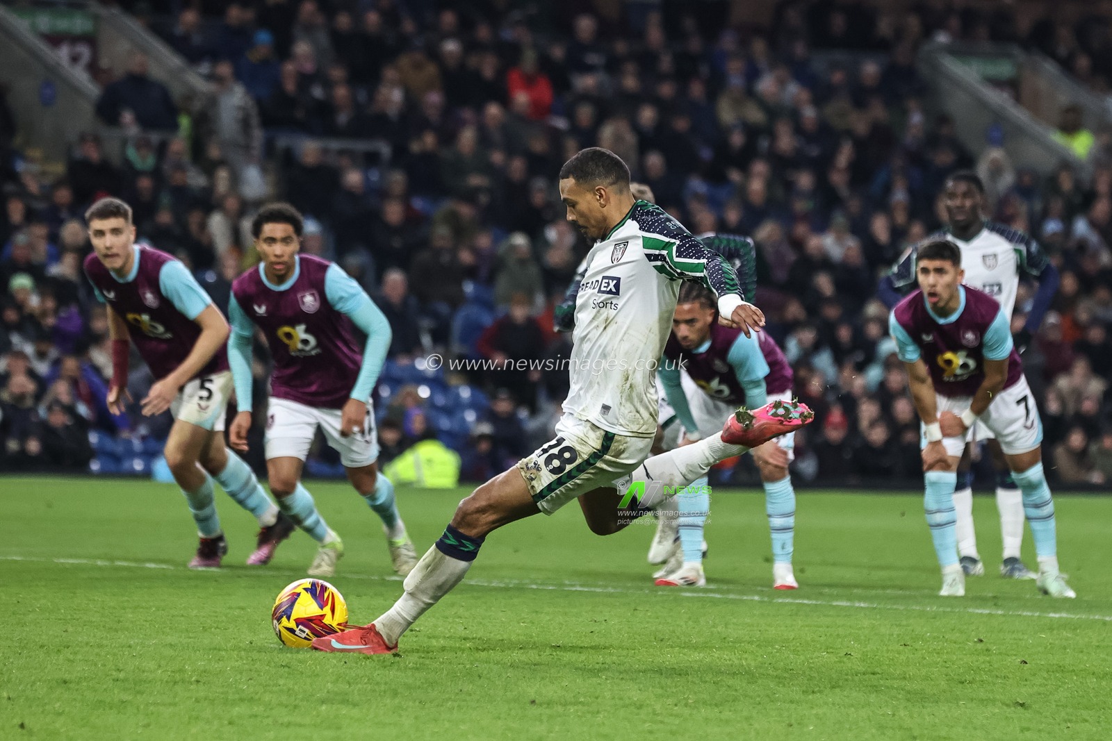 Wilson Isidor of Sunderland takes a second penalty and for a second time James Trafford of Burnley saves it during the Sky Bet Championship match Burnley vs Sunderland at Turf Moor, Burnley, United Kingdom, 17th January 2025

(Photo by Alfie Cosgrove/News Images)