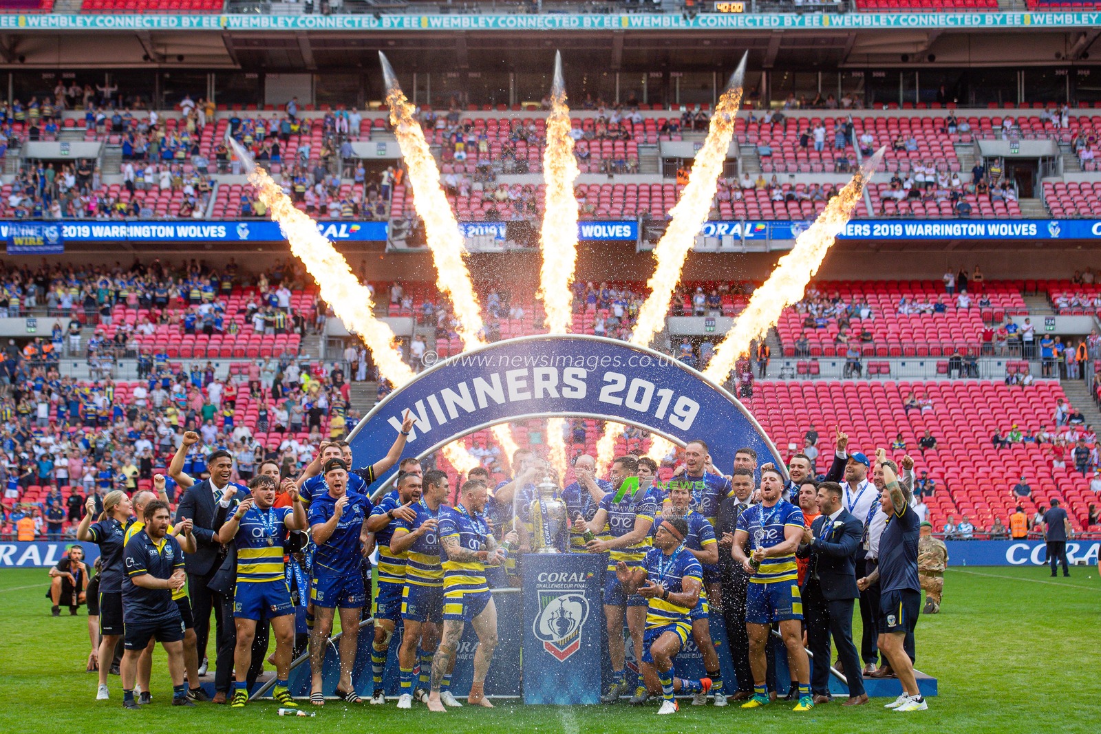 24th August 2019 , Wembley Stadium, London England ; 2019 Coral Challenge Cup Final ; St Helens vs Warrington Wolves ; Warrington Wolves celebrate winning the Coral Challenge Cup Final 



Credit: Craig Thomas/News Images