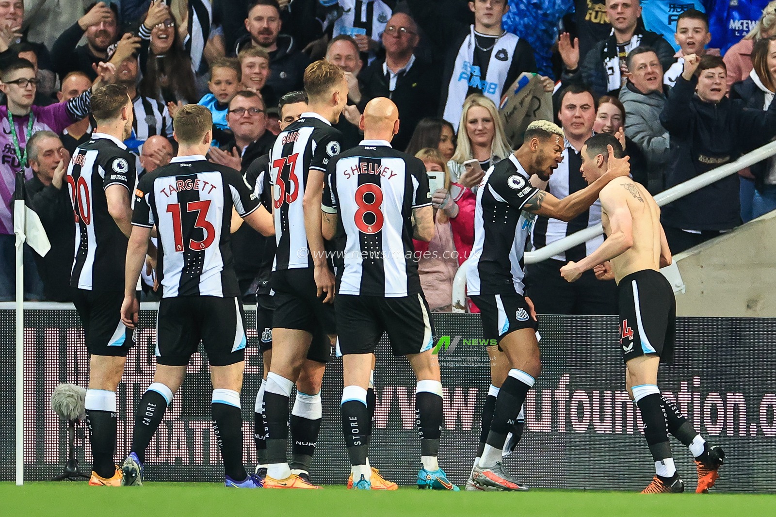 Miguel Almiron #24 of Newcastle United celebrates his goal to make it 1-0\