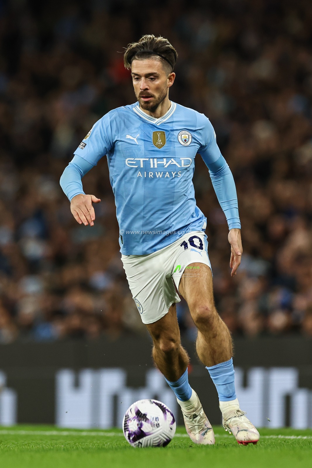 Jack Grealish of Manchester City makes a break with the ball during the Premier League match Manchester City vs Aston Villa at Etihad Stadium, Manchester, United Kingdom, 3rd April 2024

(Photo by Mark Cosgrove/News Images)
