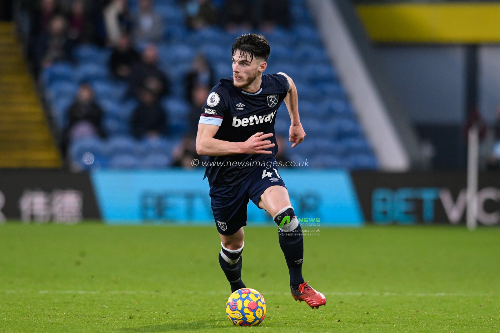 Declan Rice #41 of West Ham United runs forward with the ball