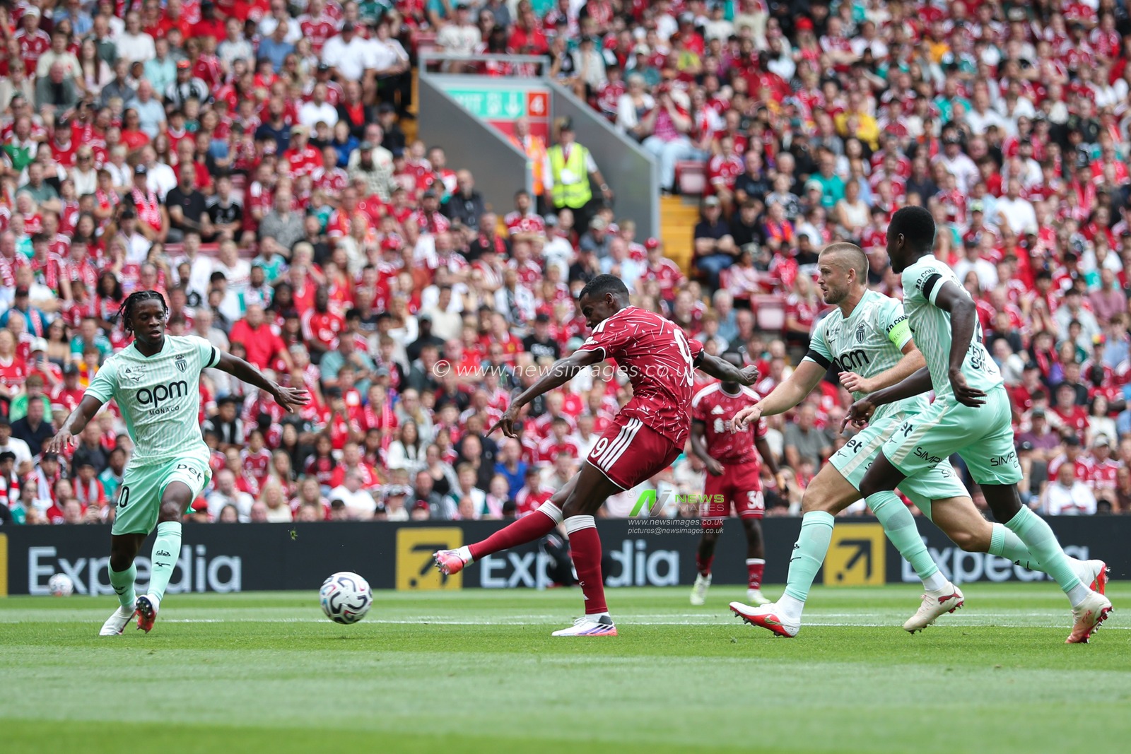 Alexander Isak of Liverpool shoots and scores to make it 1-0 during the pre-season friendly match Liverpool vs Monaco at Anfield, Liverpool, United Kingdom on 09 August 2026

(Photo by Jorge Horsted/News Images)