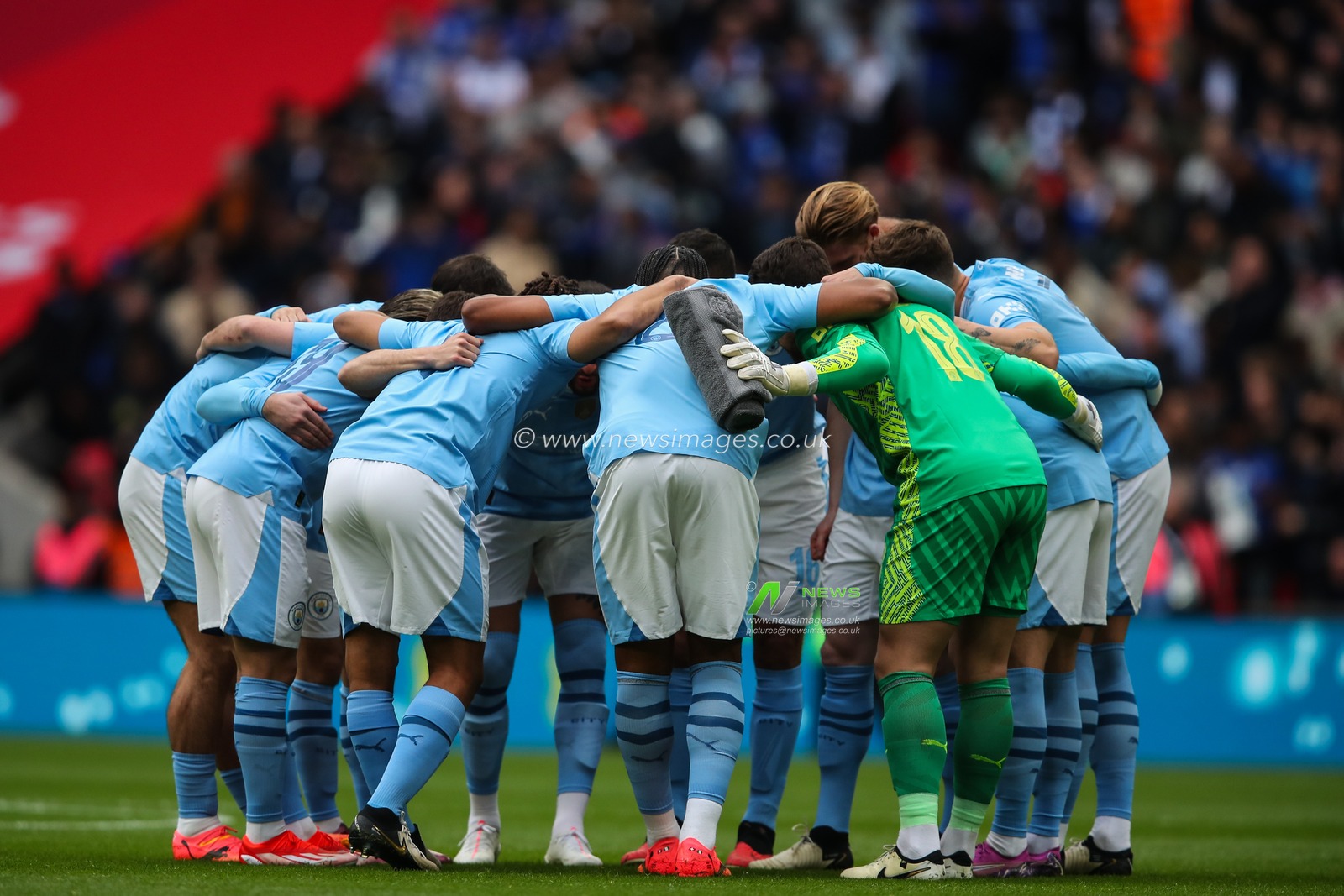 Manchester City players form a huddle ahead of the Emirates FA Cup Semi-Final match Manchester City vs Chelsea at Wembley Stadium, London, United Kingdom, 20th April 2024

(Photo by Gareth Evans/News Images)