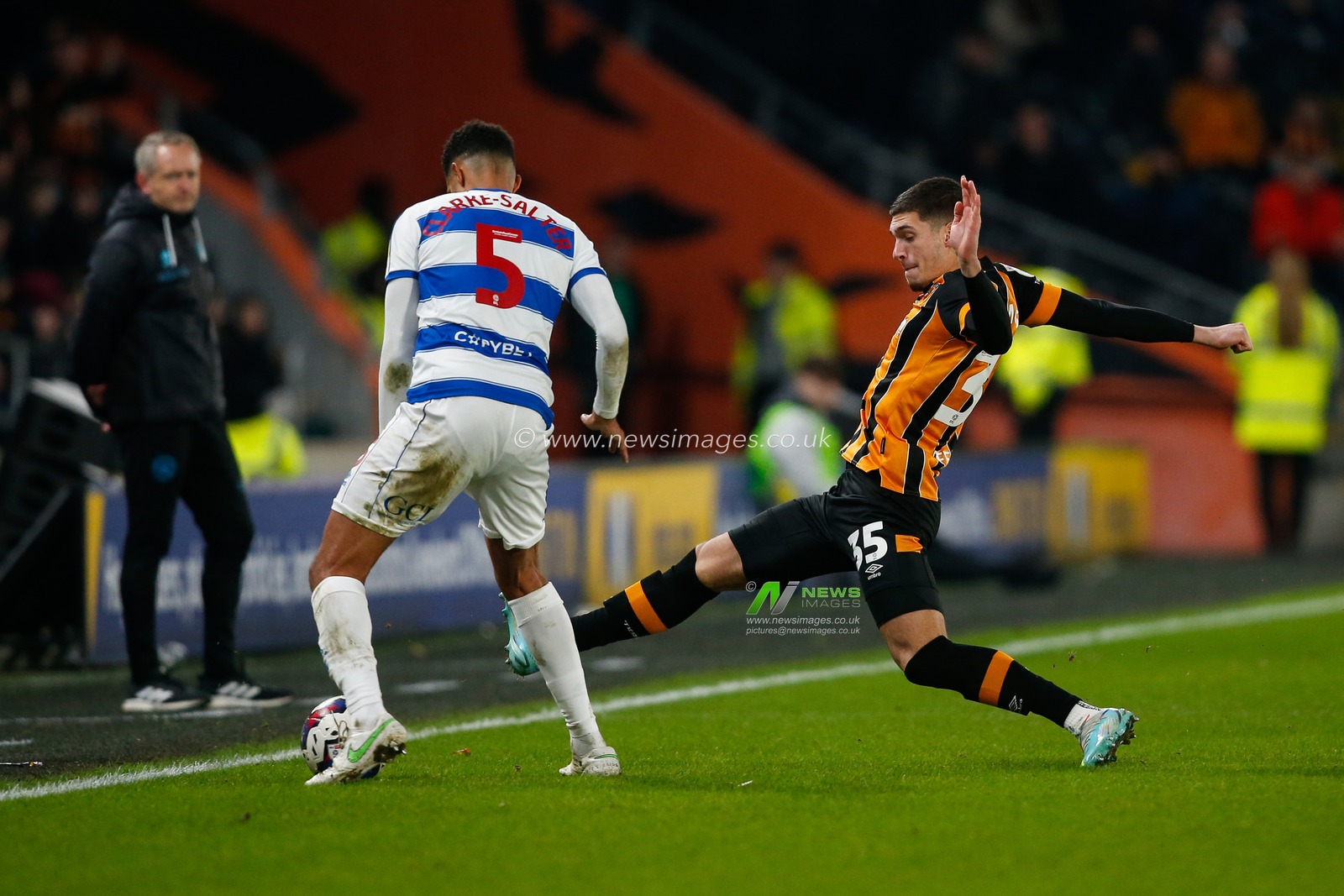 Xavier Simons #35 of Hull City and Jake Clarke-Salter #5 of QPR during the Sky Bet Championship match Hull City vs Queens Park Rangers at MKM Stadium, Hull, United Kingdom, 28th January 2023

(Photo by Ben Early/News Images)