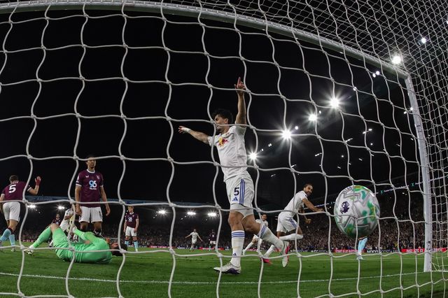 Pascal Struijk of Leeds United celebrates the goal of Dominic Calvert-Lewin as Calvert-Lewin heads to celebrate with the fans celebrates his goal to make it during the Premier League match Leeds United vs Burnley at Elland Road, Leeds, United Kingdom on 01 May 2026

(Photo by Mark Cosgrove/News Images)