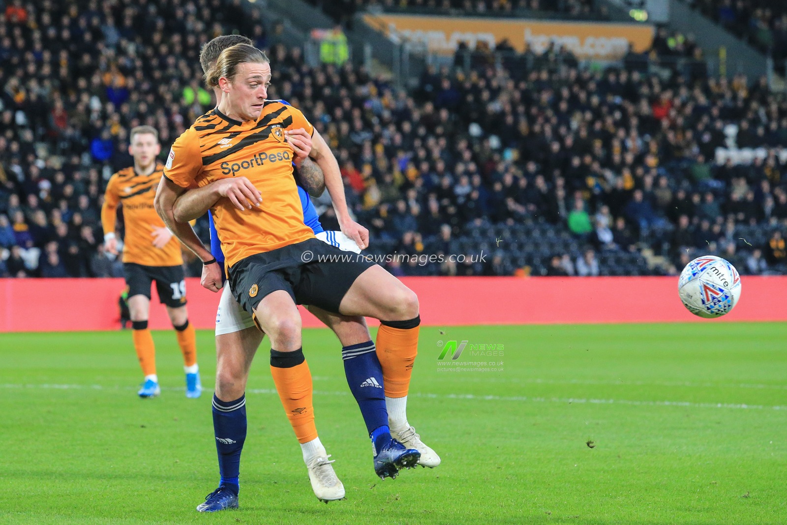 21st December 2019, KC Stadium, Kingston upon Hull, England; Sky Bet Championship, Hull City v Birmingham City :  Tom Eaves (9) of Hull City is held by a Birmingham City defender

Credit: David Greaves/News Images