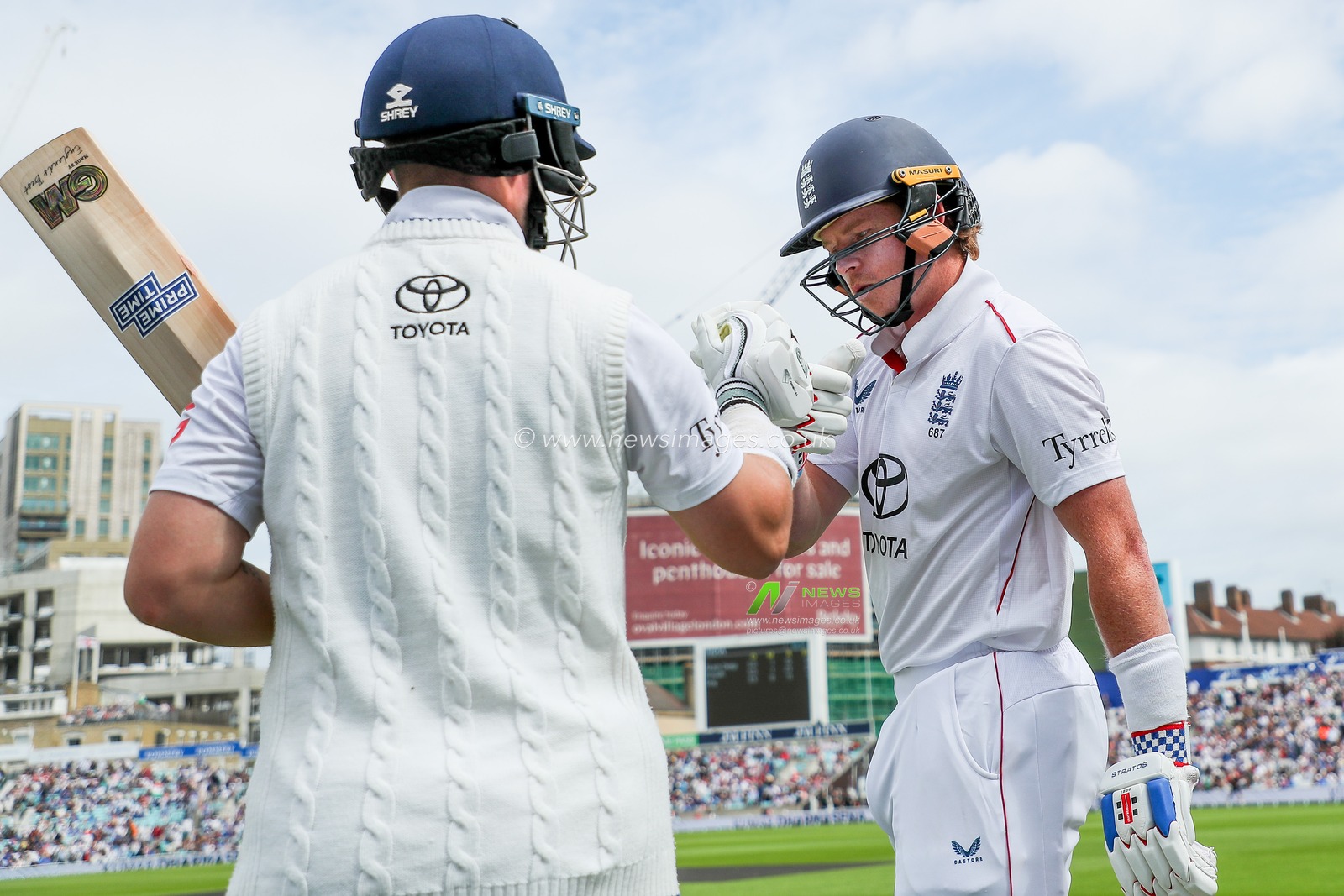 Ben Duckett and Ollie Pope of England take to the field prior to the 5th Rothesay Test Match day 4 England vs India at The Kia Oval, London, United Kingdom, 3rd August 2025

(Photo by Izzy Poles/News Images)