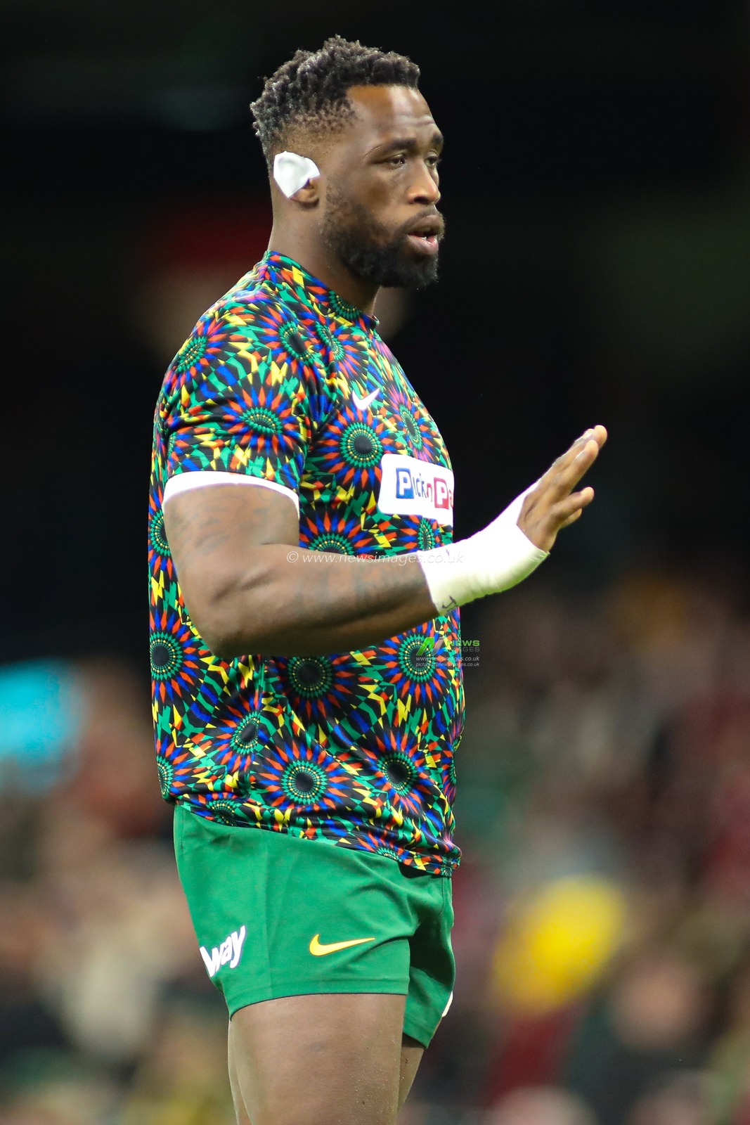 Siya Kolisi of South Africa warms-up ahead of the Quilter Nations Series 2025 match Wales vs South Africa at Principality Stadium, Cardiff, United Kingdom, 29th November 2025

(Photo by Andrew Lewis/News Images)

*** GER AUT SUI OUT ***