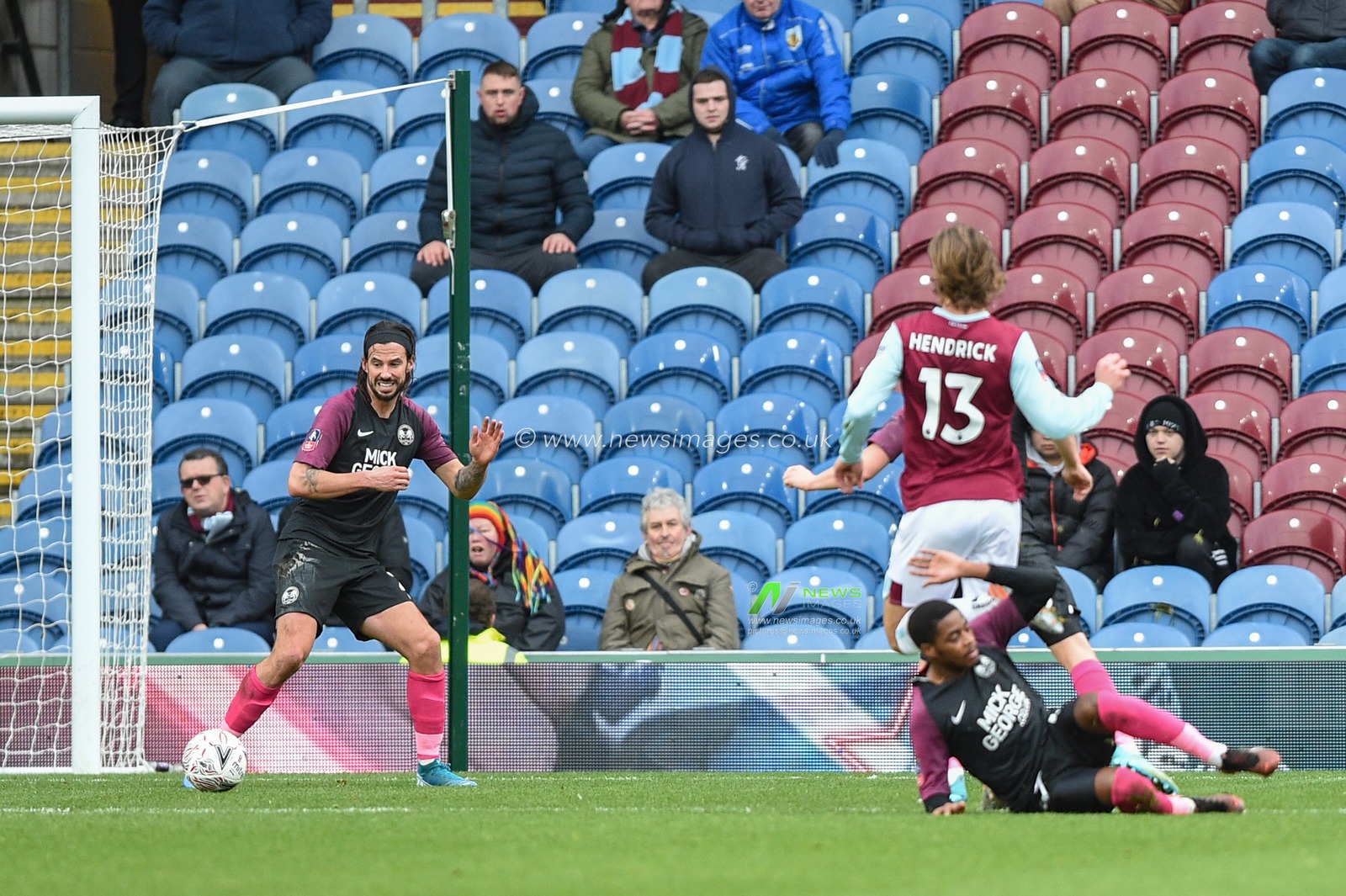 4th January 2020, Turf Moor, Burnley, England; Emirates FA Cup, Burnley v Peterborough : Jeff Hendrick (13) of Burnley scores a goal to make it 3-0

Credit: Richard Long/News Images