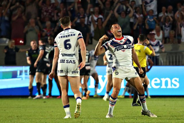 Oliver Pratt of Wakefield Trinity celebrates after the Betfred Super League round 15 match Wakefield Trinity vs Wigan Warriors at DIY Kitchens Stadium, Wakefield, United Kingdom, 20th June 2025

(Photo by Sam Eaden/News Images)