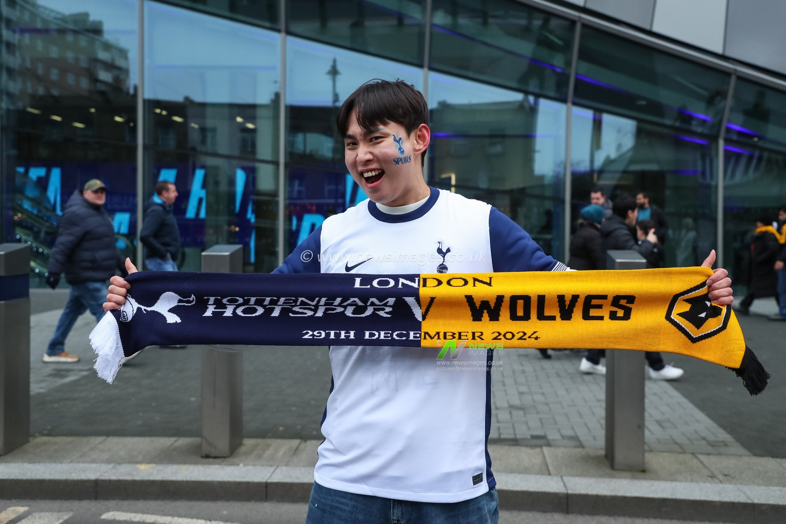 Tottenham fan with a Spurs face paint during the Premier League match Tottenham Hotspur vs Wolverhampton Wanderers at Tottenham Hotspur Stadium, London, United Kingdom, 29th December 2024

(Photo by Izzy Poles/News Images)