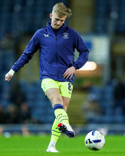 Ali McCann of Preston North End warms up ahead of the Sky Bet Championship match Blackburn Rovers vs Preston North End at Ewood Park, Blackburn, United Kingdom on 20 February 2026

(Photo by Jorge Horsted/News Images)