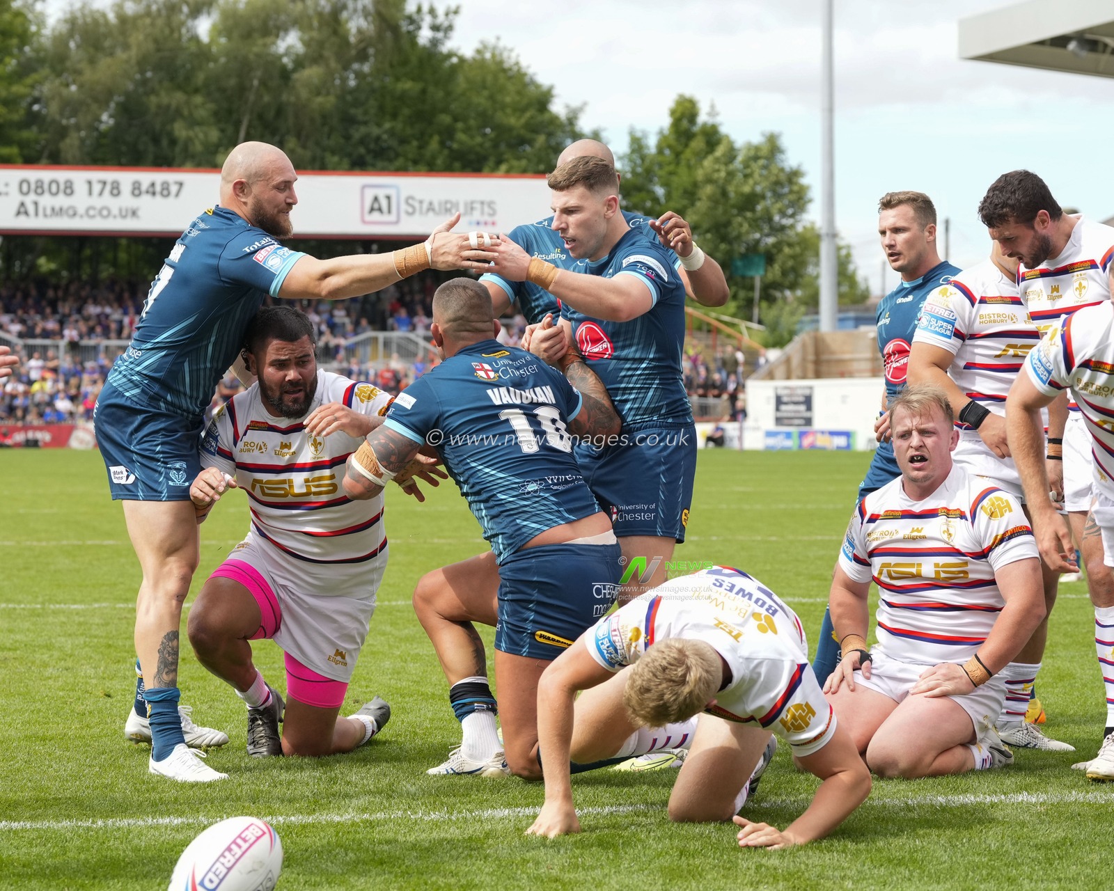 Warrington Wolves players celebrate with try scorer Paul Vaughan #10 of Warrington Wolves during the Betfred Super League Round 20 match Wakefield Trinity vs Warrington Wolves at The Be Well Support Stadium, Wakefield, United Kingdom, 30th July 2023

(Photo by Steve Flynn/News Images)