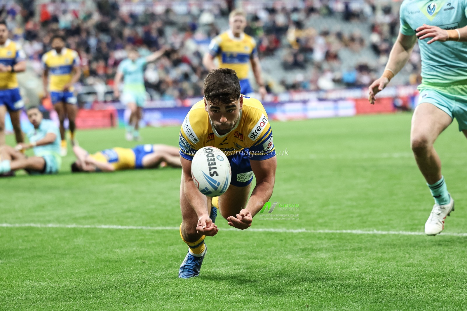 Jack Sinfield of Leeds Rhinos clears the ball from his defensive line during the Betfred Magic Weekend 2025 match St Helens vs Leeds Rhinos at St. James's Park, Newcastle, United Kingdom, 3rd May 2025

(Photo by Mark Cosgrove/News Images)