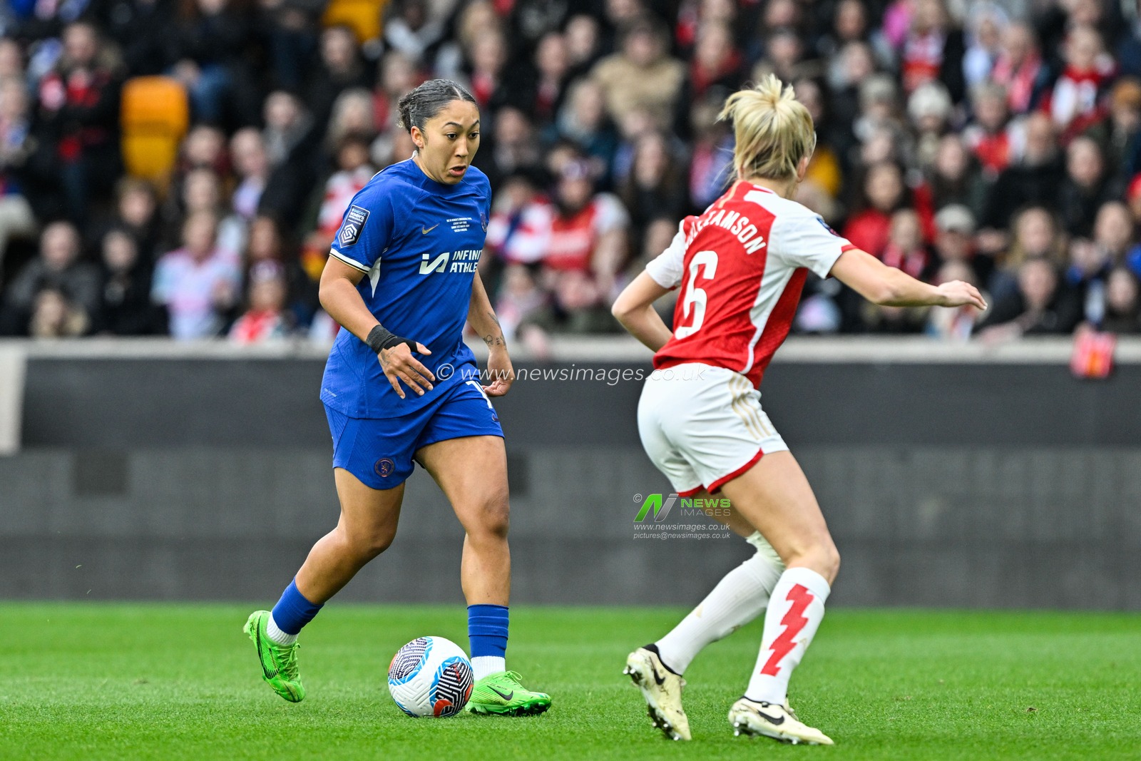 Lauren James of Chelsea Women goes forward with the ball during the FA Women's League Cup Final match Arsenal Women vs Chelsea FC Women at Molineux, Wolverhampton, United Kingdom, 31st March 2024

(Photo by Cody Froggatt/News Images)