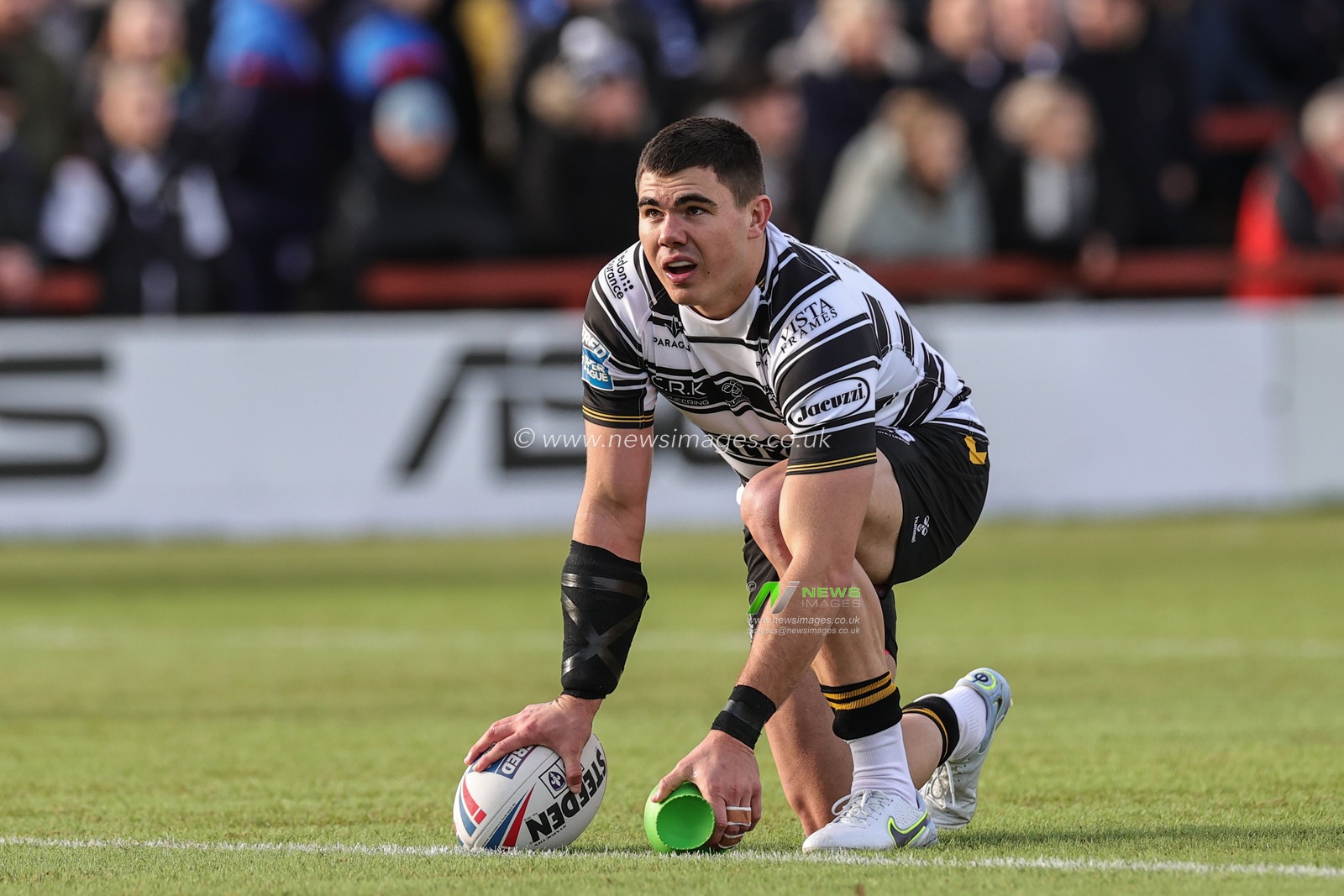 Jake Clifford #7 of Hull FC during the Rugby League Pre Season match Wakefield Trinity vs Hull FC at The Be Well Support Stadium, Wakefield, United Kingdom, 5th February 2023

(Photo by Mark Cosgrove/News Images)