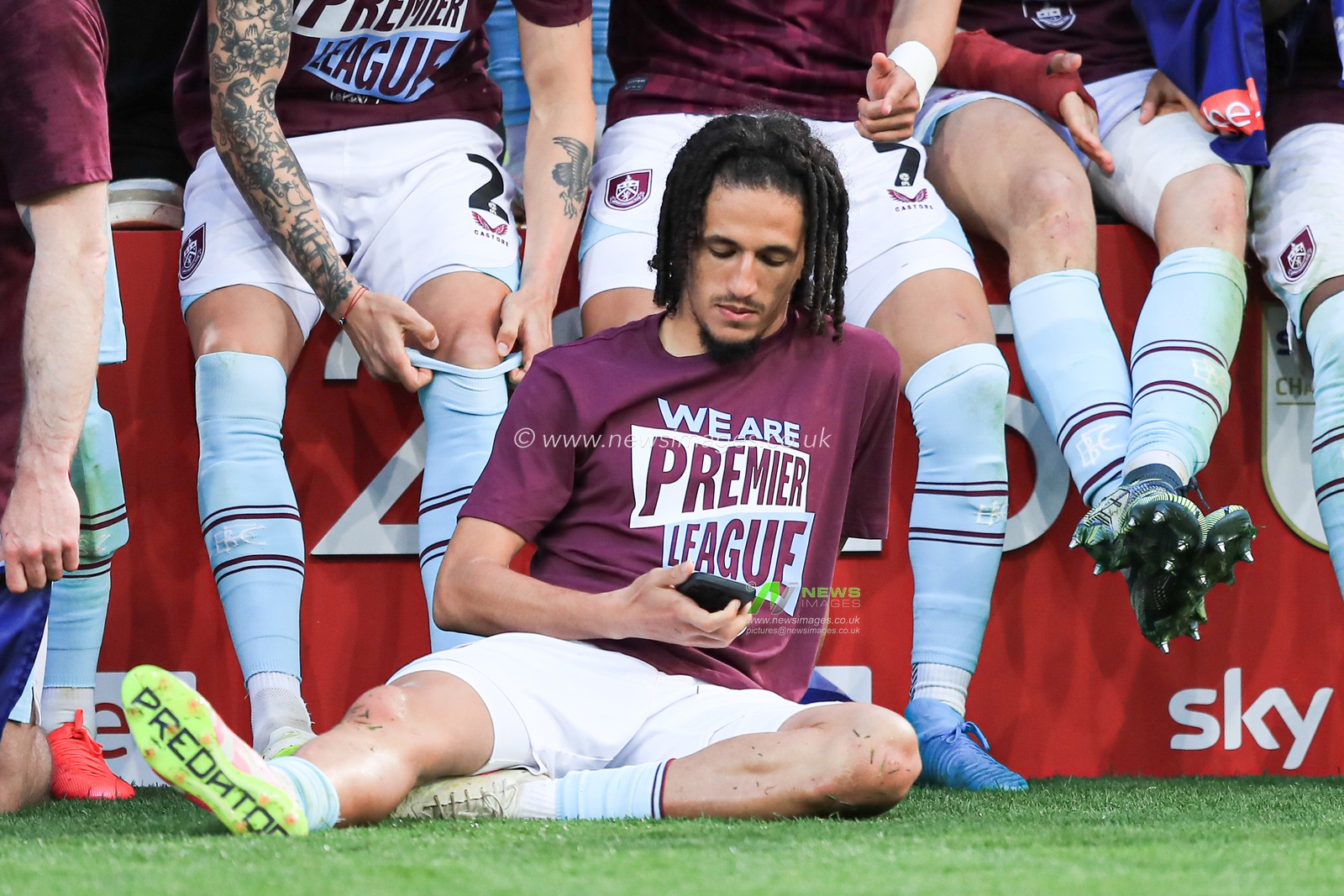 Hannibal Mejbri of Burnley celebrates getting promoted back to the premier league after the Sky Bet Championship match Burnley vs Sheffield United at Turf Moor, Burnley, United Kingdom, 21st April 2025

(Photo by Jorge Horsted/News Images)