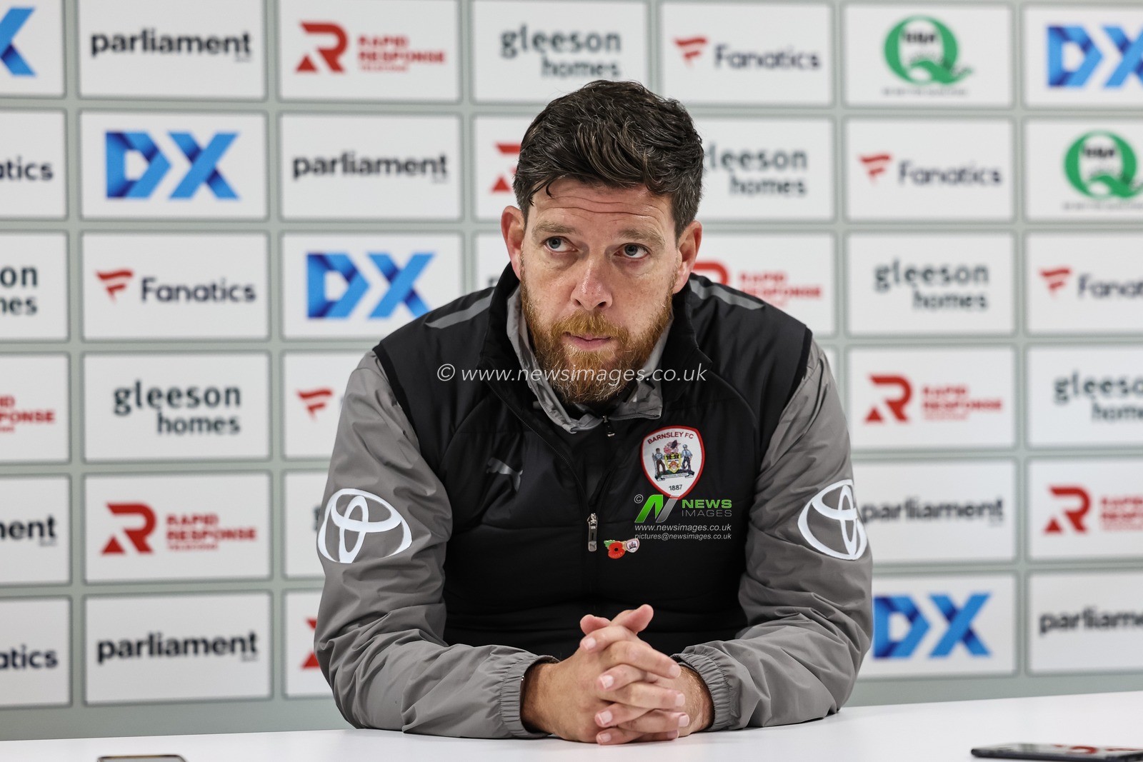 Darrell Clarke manager of Barnsley speaks in the post match press conference during the Sky Bet League 1 match Barnsley vs Rotherham United at Oakwell, Barnsley, United Kingdom, 8th November 2024

(Photo by Mark Cosgrove/News Images)