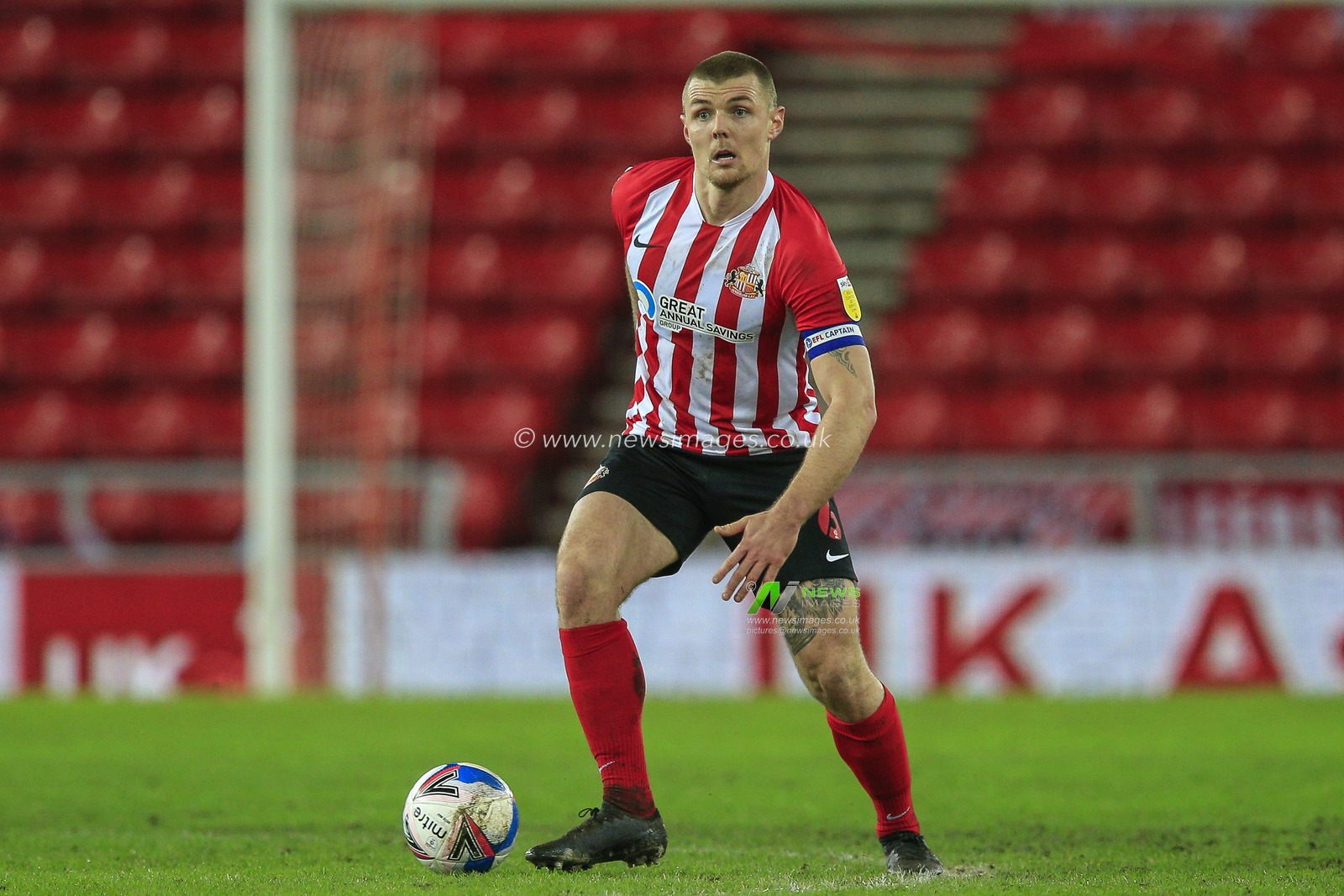 Max Power #6 of Sunderland with the ball