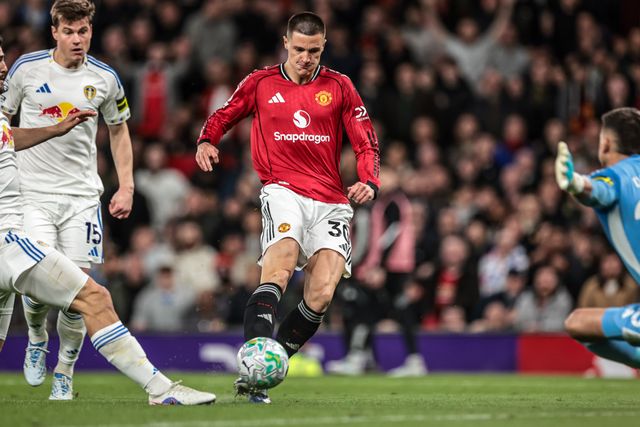 Benjamin Sesko of Manchester United shoots on goal during the Premier League match Manchester United vs Leeds United at Old Trafford, Manchester, United Kingdom on 13 April 2026

(Photo by Mark Cosgrove/News Images)