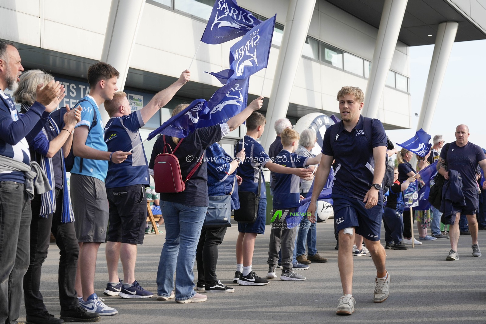 Sale Sharks scrum-half Gus Warr arrives at the stadium before the Gallagher Premiership match Sale Sharks vs Leicester Tigers at Salford Community Stadium, Eccles, United Kingdom, 10th May 2024

(Photo by Steve Flynn/News Images)