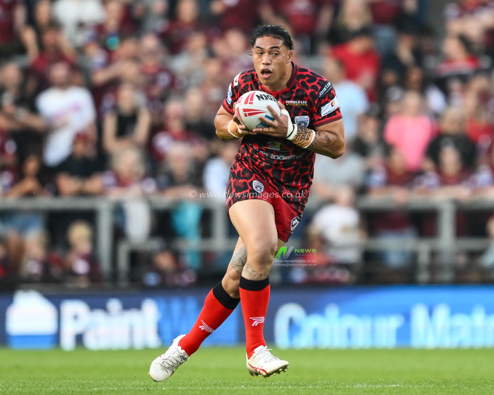 Tom Amone of Leigh Leopards in action during the Betfred Super League Round 11 match Leigh Leopards vs Salford Red Devils at Leigh Sports Village, Leigh, United Kingdom, 10th May 2024

(Photo by Craig Thomas/News Images)