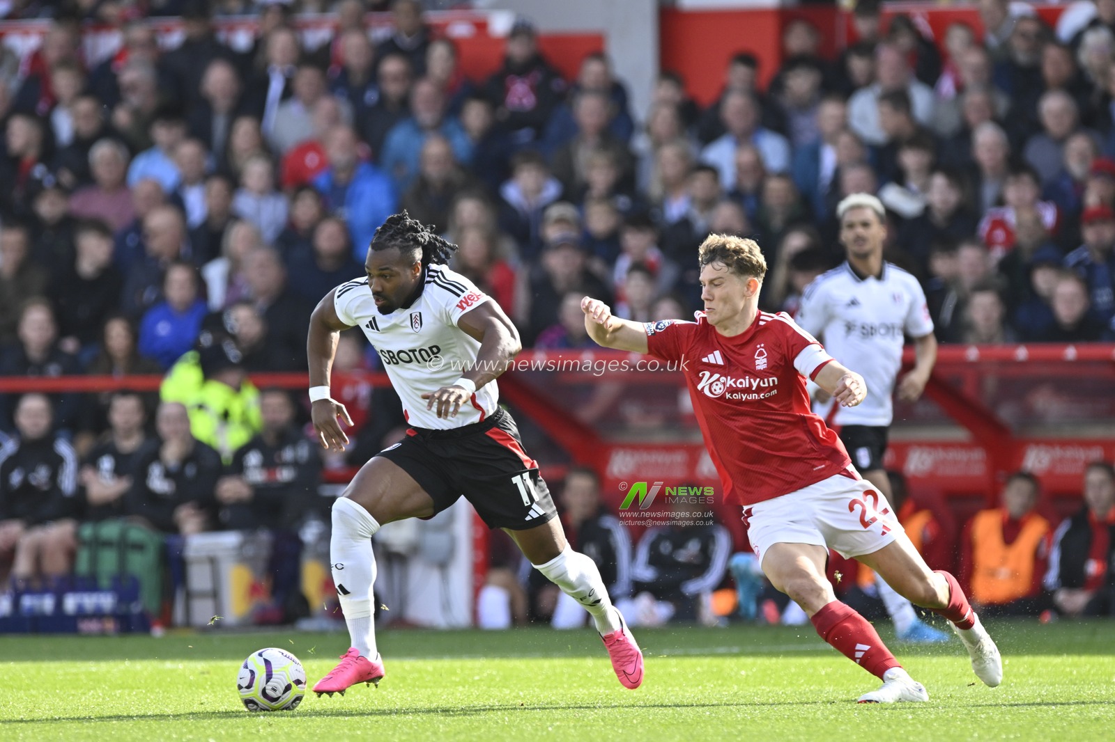 Adama TRAORE of Fulham FC and Ryan YATES of Nottingham Forrest battle for the ball during the Premier League match Nottingham Forest vs Fulham at City Ground, Nottingham, United Kingdom, 28th September 2024

(Photo by Mark Dunn/News Images)