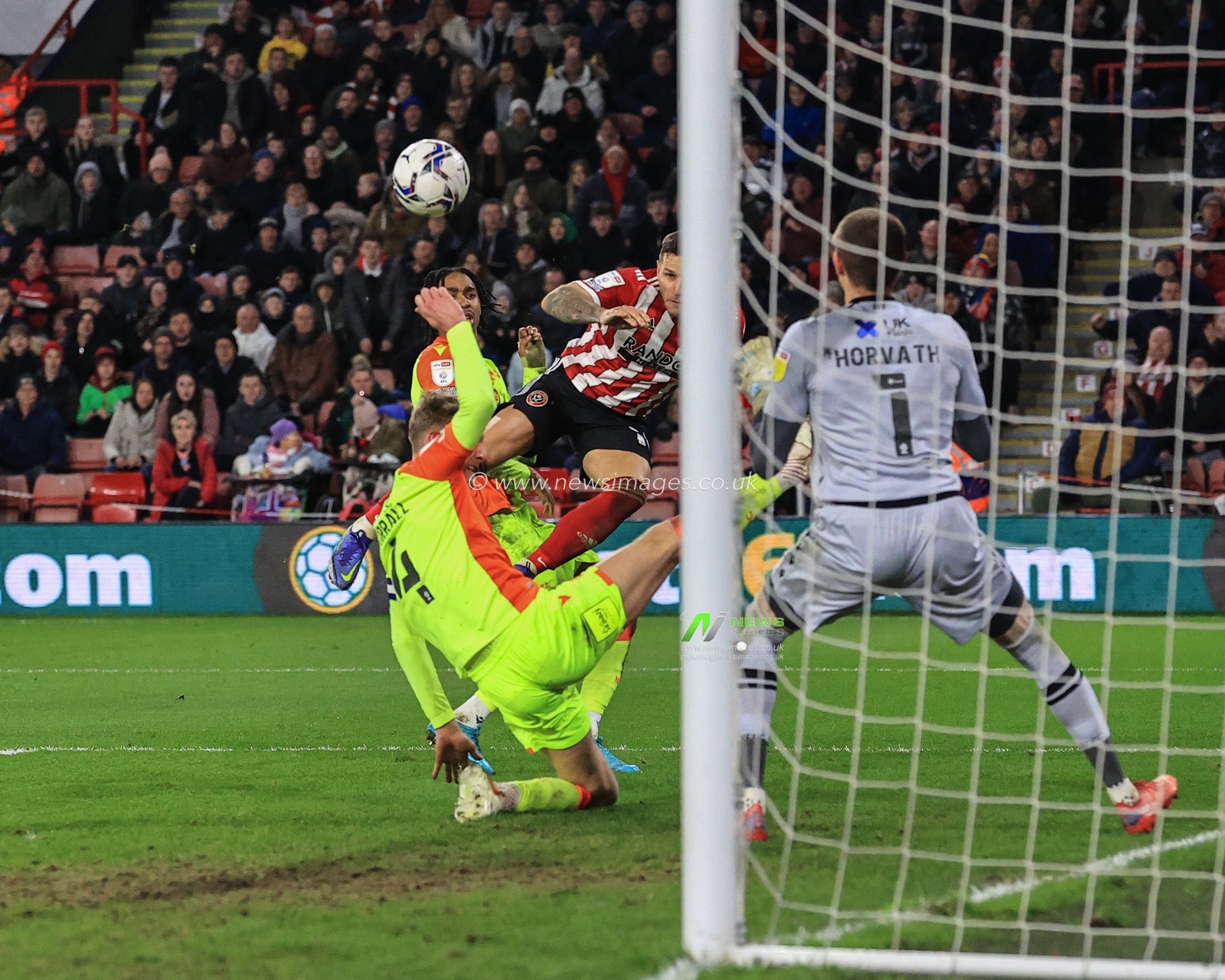 Billy Sharp #10 of Sheffield United scores to make it 1-0