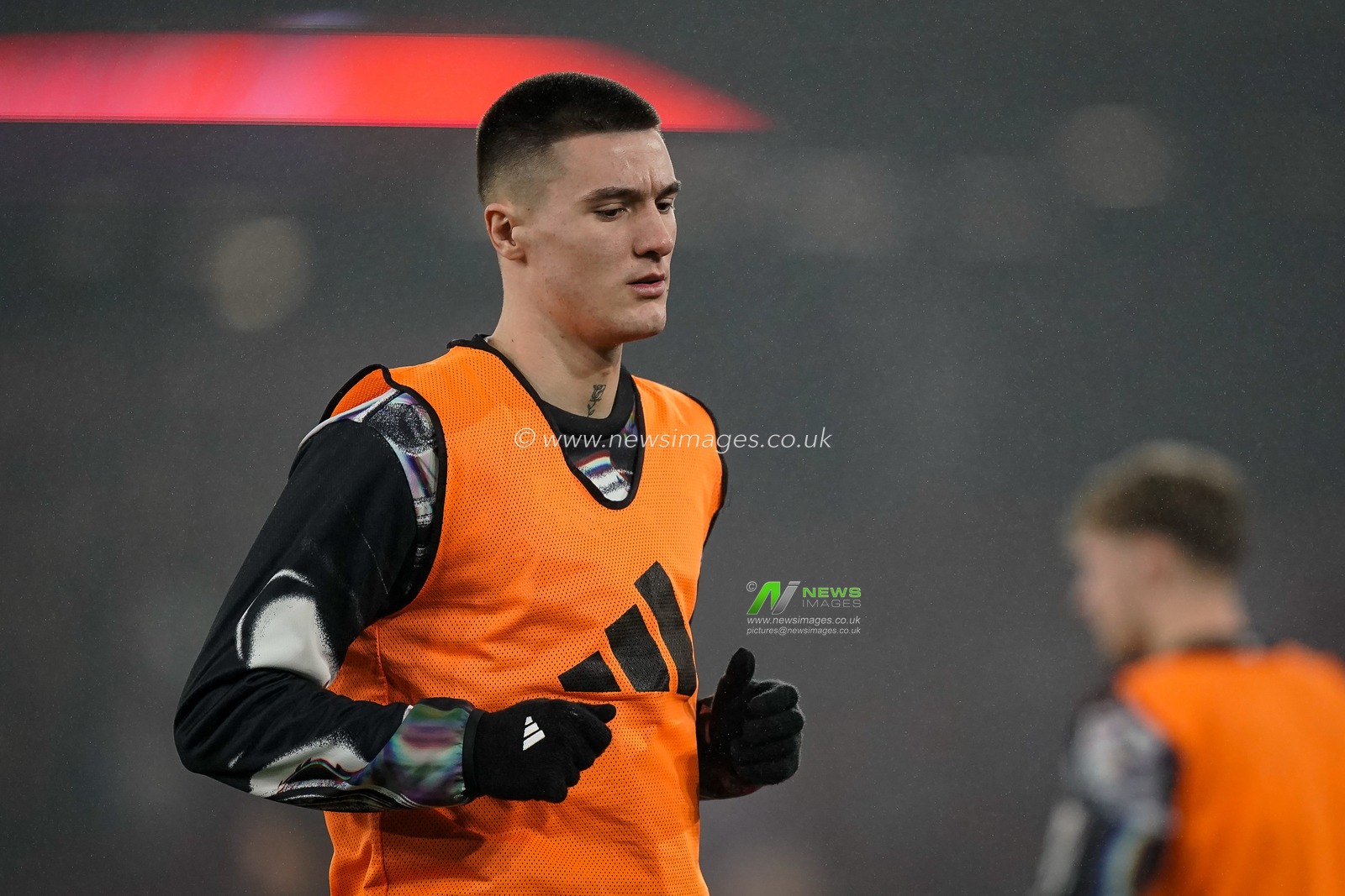 Benjamin Sesko of Manchester United warms up during the Premier League match West Ham United vs Manchester United at London Stadium, London, United Kingdom on 10 February 2026

(Photo by Maynard Manyowa/News Images)