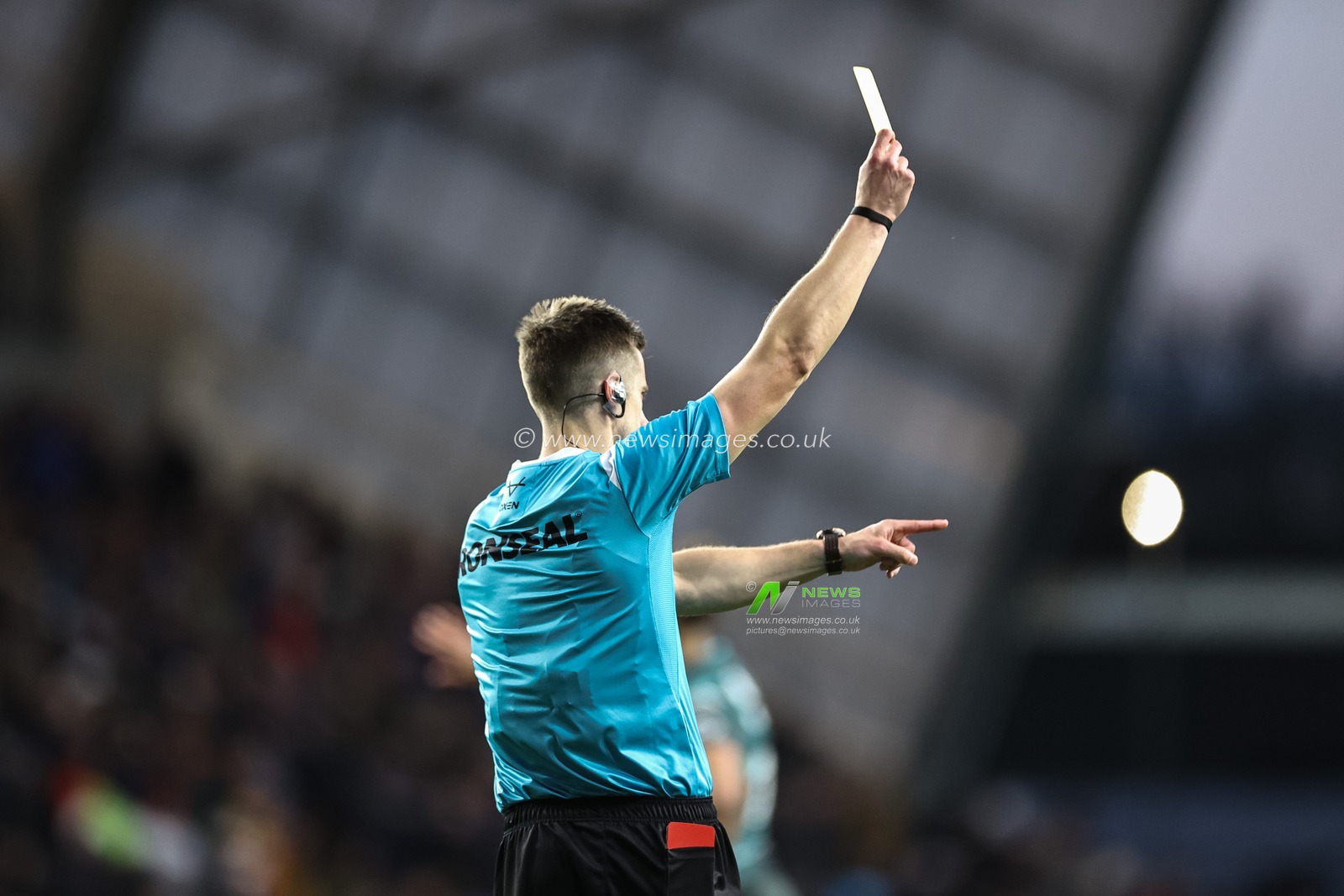 Referee Chris Kendall gives Luke Yates of Huddersfield Giants a yellow card during the Betfred Super League Round 8 match Leeds Rhinos vs Huddersfield Giants at Headingley Stadium, Leeds, United Kingdom, 19th April 2024

(Photo by Mark Cosgrove/News Images)