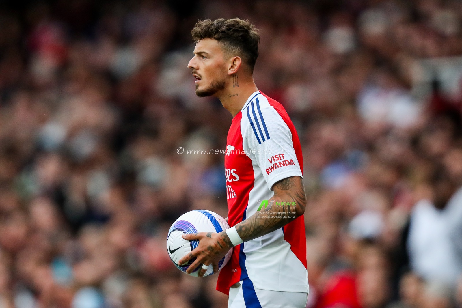 Ben White of Arsenal in action during the Premier League match Arsenal vs Bournemouth at Emirates Stadium, London, United Kingdom, 3rd May 2025

(Photo by Izzy Poles/News Images)