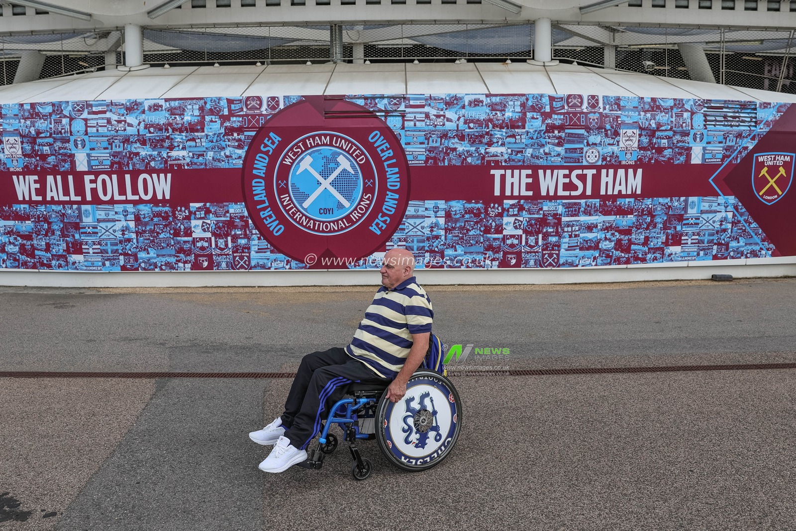 A Chelsea fan arrives during the Premier League match West Ham United vs Chelsea at London Stadium, London, United Kingdom, 20th August 2023

(Photo by Mark Cosgrove/News Images)