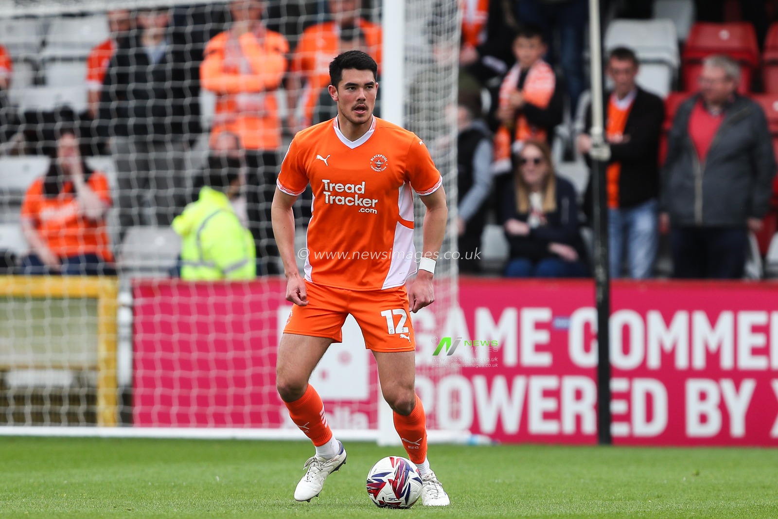 Elkan Baggott of Blackpool in action during the Sky Bet League 1 match Stevenage vs Blackpool at Lamex Stadium, Stevenage, United Kingdom, 18th April 2025

(Photo by Gareth Evans/News Images)