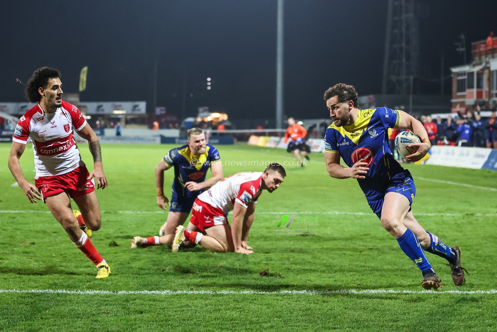 Toby King of Warrington Wolves goes over for a try during the Betfred Super League Round 4 match Hull KR vs Warrington Wolves at Sewell Group Craven Park, Kingston upon Hull, United Kingdom, 7th March 2024

(Photo by Mark Cosgrove/News Images)