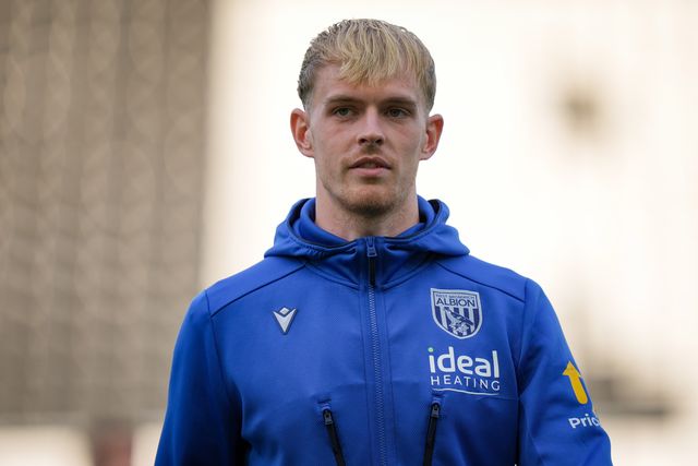 Toby Collyer of West Bromwich Albion inspects the pitch prior to kick off during the Sky Bet Championship match Derby County vs West Bromwich Albion at Pride Park Stadium, Derby, United Kingdom on 09 September 2026

(Photo by Maynard Manyowa/News Images)