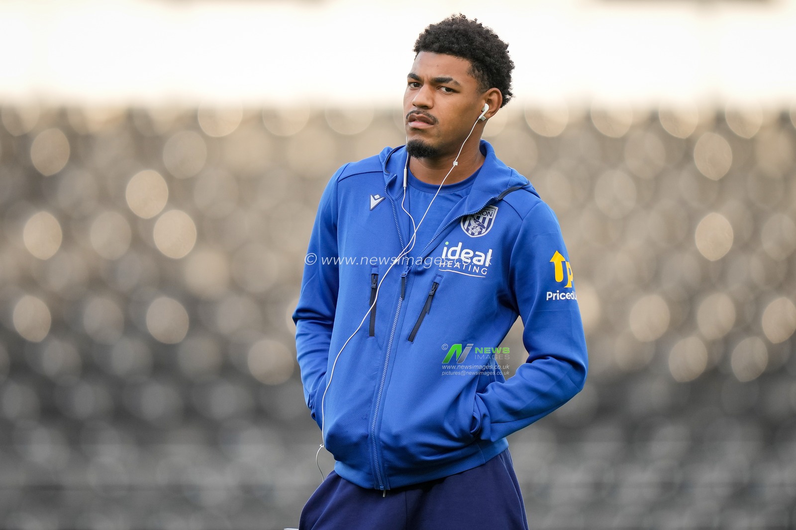 Kareem Tunde of West Bromwich Albion inspects the pitch prior to kick off during the Sky Bet Championship match Derby County vs West Bromwich Albion at Pride Park Stadium, Derby, United Kingdom on 09 September 2026

(Photo by Maynard Manyowa/News Images)