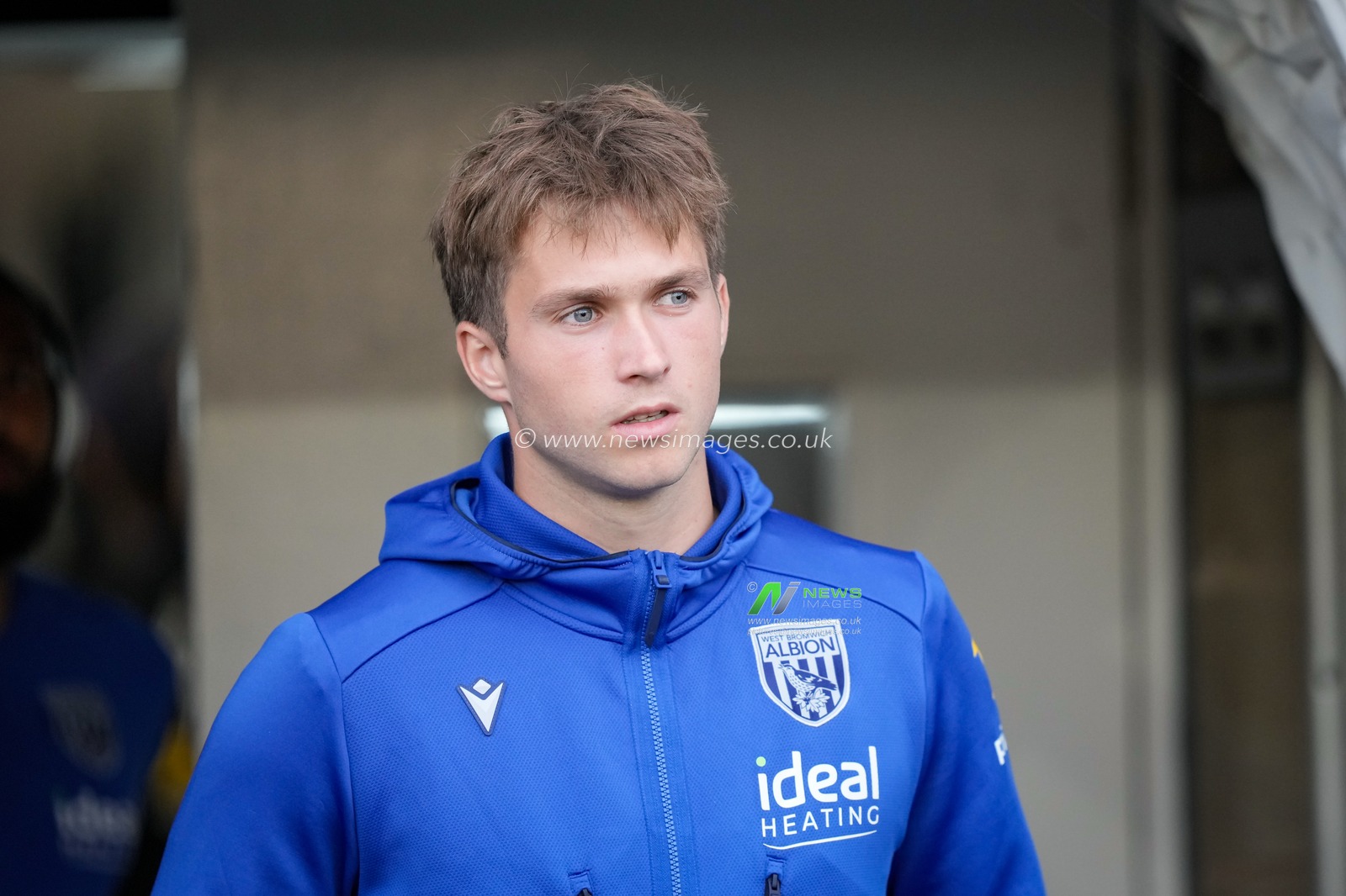 West Bromwich Albion goalkeeper Joe Wallis arrives at the stadium prior to kick off during the Sky Bet Championship match Derby County vs West Bromwich Albion at Pride Park Stadium, Derby, United Kingdom on 09 September 2026

(Photo by Maynard Manyowa/News Images)