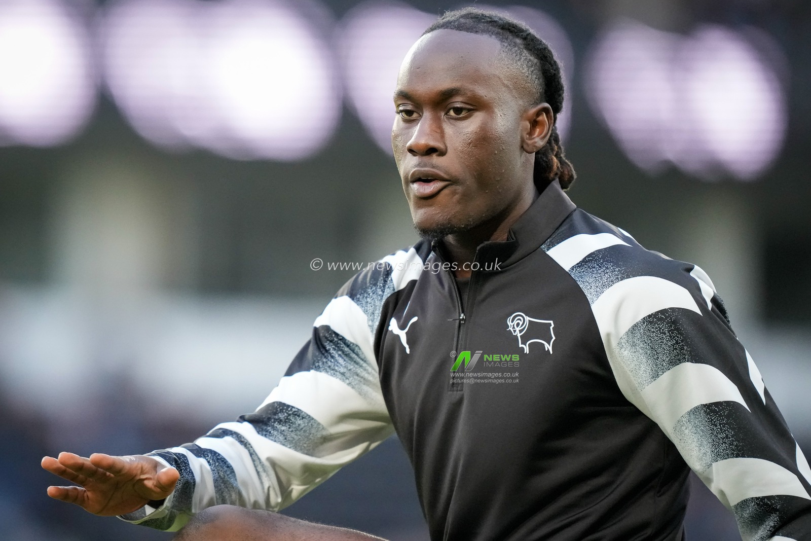 David Ozoh of Derby County in the pregame warmup session  during the Sky Bet Championship match Derby County vs West Bromwich Albion at Pride Park Stadium, Derby, United Kingdom on 09 September 2026

(Photo by Maynard Manyowa/News Images)