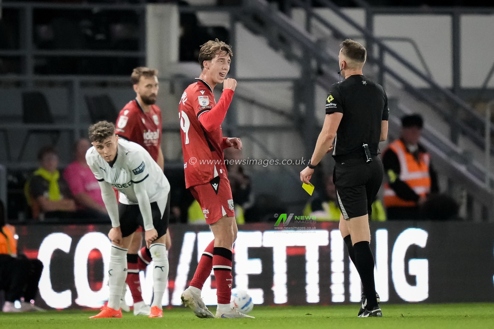 Referee James Bell speaks to Aune Heggebø of West Bromwich Albion before sending off Brayann Pereira of West Bromwich Albion during the Sky Bet Championship match Derby County vs West Bromwich Albion at Pride Park Stadium, Derby, United Kingdom on 09 September 2026

(Photo by Maynard Manyowa/News Images)