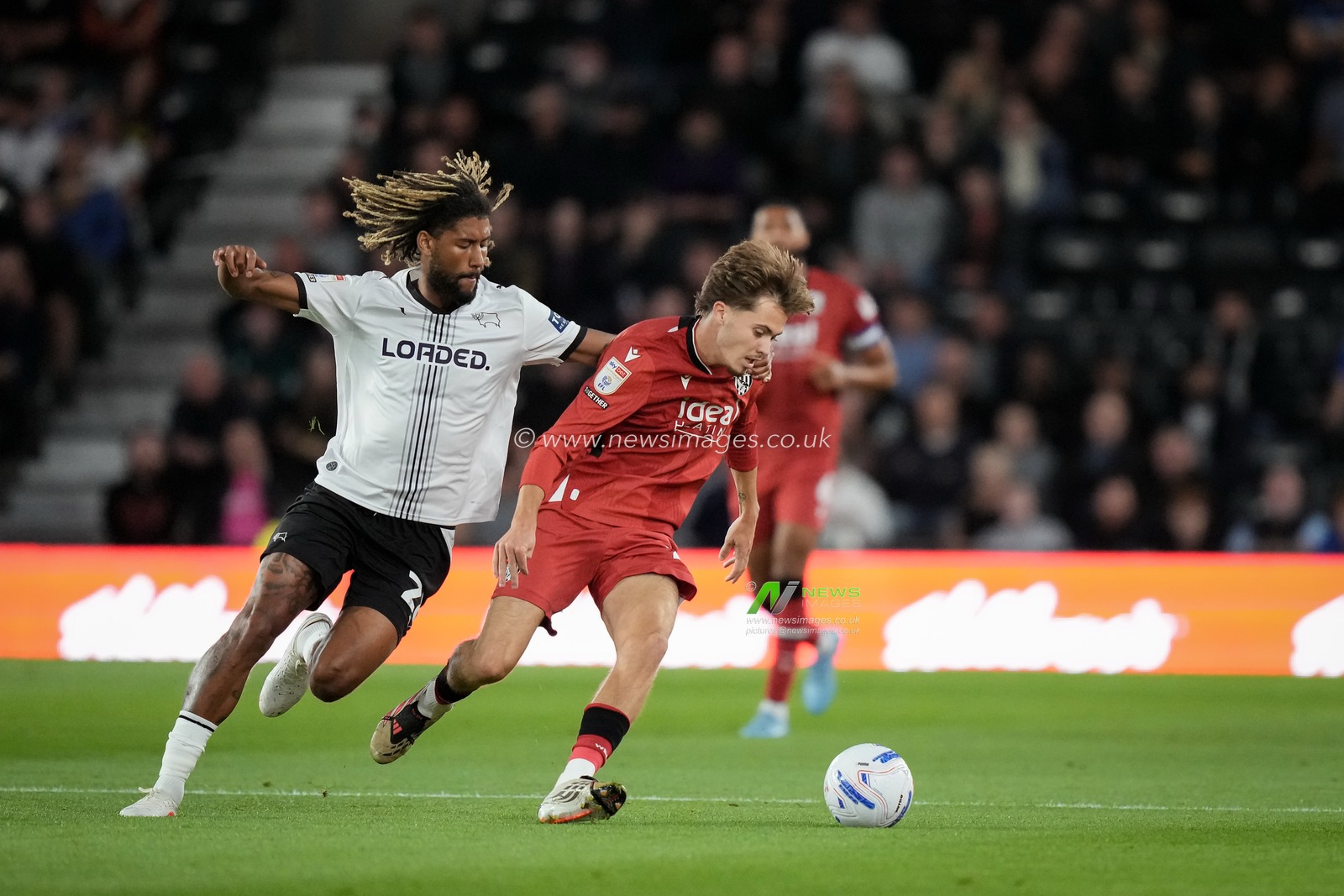 Jayson Molumby of West Bromwich Albion battles for the ball  with Dion Sanderson of Derby County during the Sky Bet Championship match Derby County vs West Bromwich Albion at Pride Park Stadium, Derby, United Kingdom on 09 September 2026

(Photo by Maynard Manyowa/News Images)