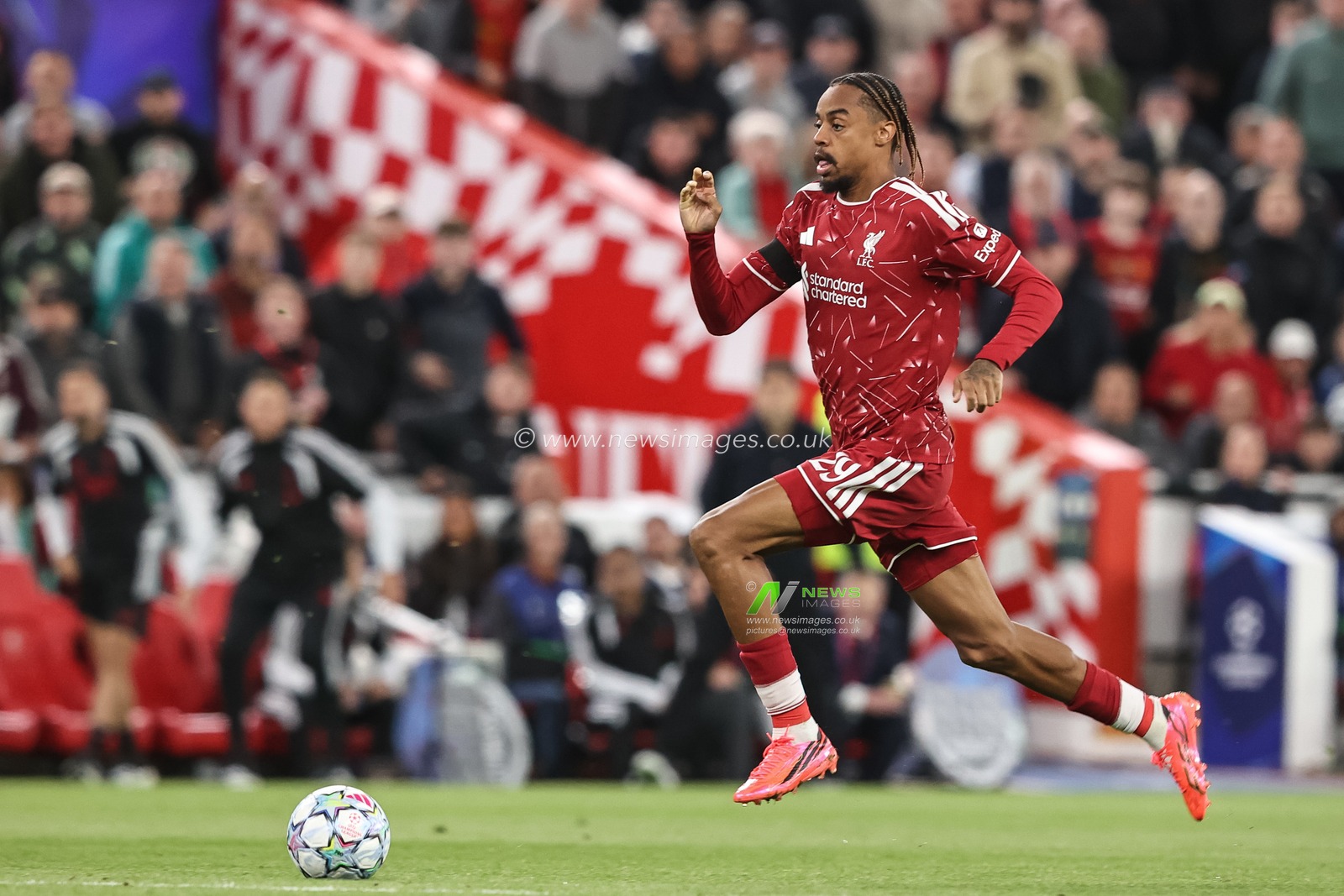 Bradley Barcola of Liverpool breaks with the ball during the UEFA Champions League Matchday 1 of 8 match Liverpool vs Atletico Madrid at Anfield, Liverpool, United Kingdom on 09 September 2026

(Photo by Alfie Cosgrove/News Images)