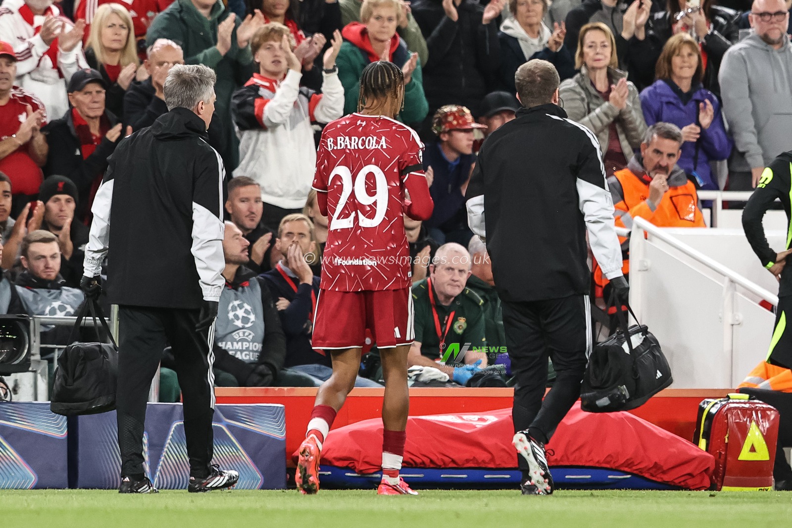Bradley Barcola of Liverpool leaves the field injured during the UEFA Champions League Matchday 1 of 8 match Liverpool vs Atletico Madrid at Anfield, Liverpool, United Kingdom on 09 September 2026

(Photo by Alfie Cosgrove/News Images)