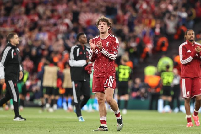 Milos Kerkez of Liverpool 7\applauds the fans during the UEFA Champions League Matchday 1 of 8 match Liverpool vs Atletico Madrid at Anfield, Liverpool, United Kingdom on 09 September 2026

(Photo by Alfie Cosgrove/News Images)