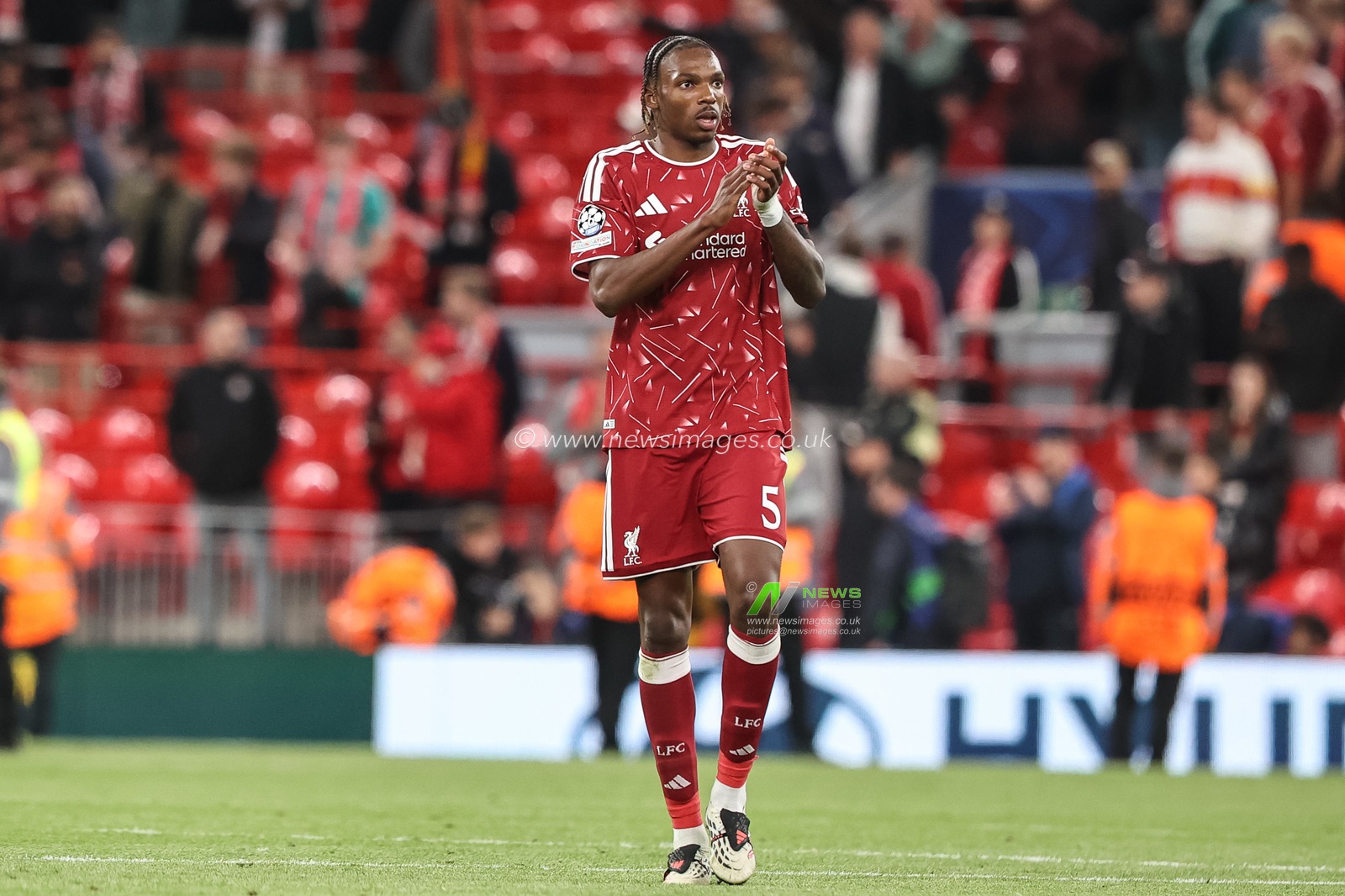Jeremy Jacquet of Liverpool applauds the fans during the UEFA Champions League Matchday 1 of 8 match Liverpool vs Atletico Madrid at Anfield, Liverpool, United Kingdom on 09 September 2026

(Photo by Alfie Cosgrove/News Images)